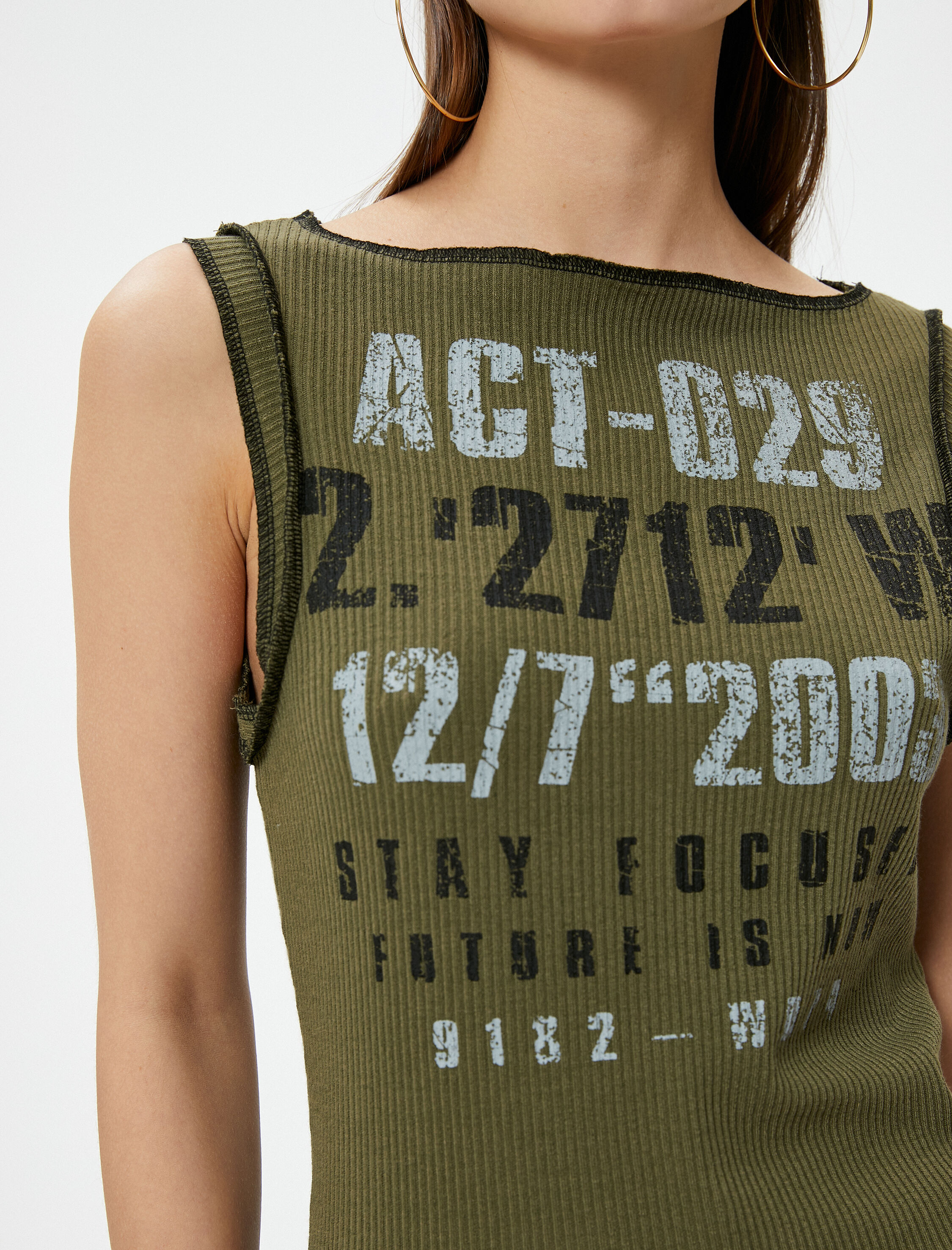   Kolsuz Tişört Baskılı Viskoz Kumaş Karışımlı Ribanalı Yuvarlak Yaka