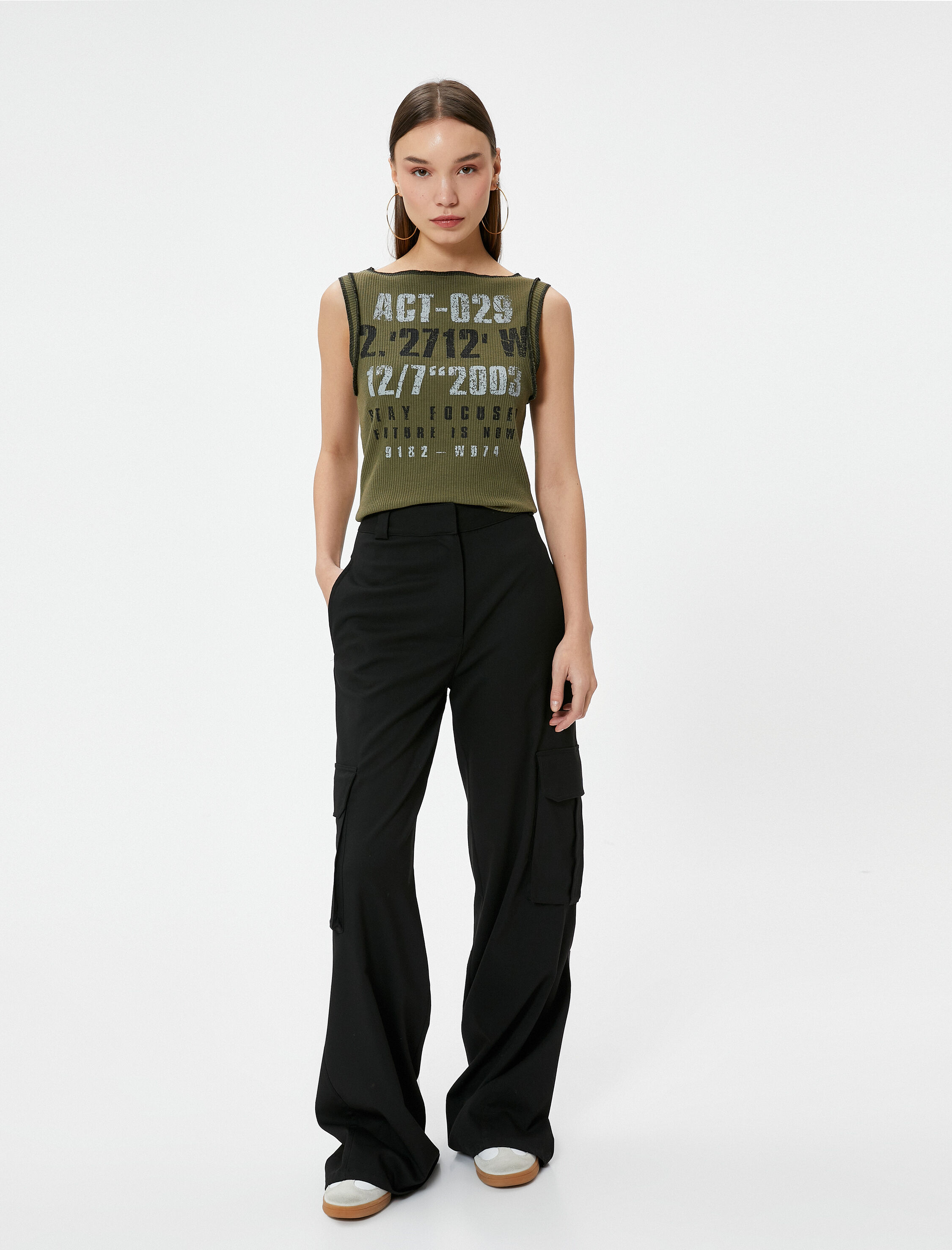   Kolsuz Tişört Baskılı Viskoz Kumaş Karışımlı Ribanalı Yuvarlak Yaka