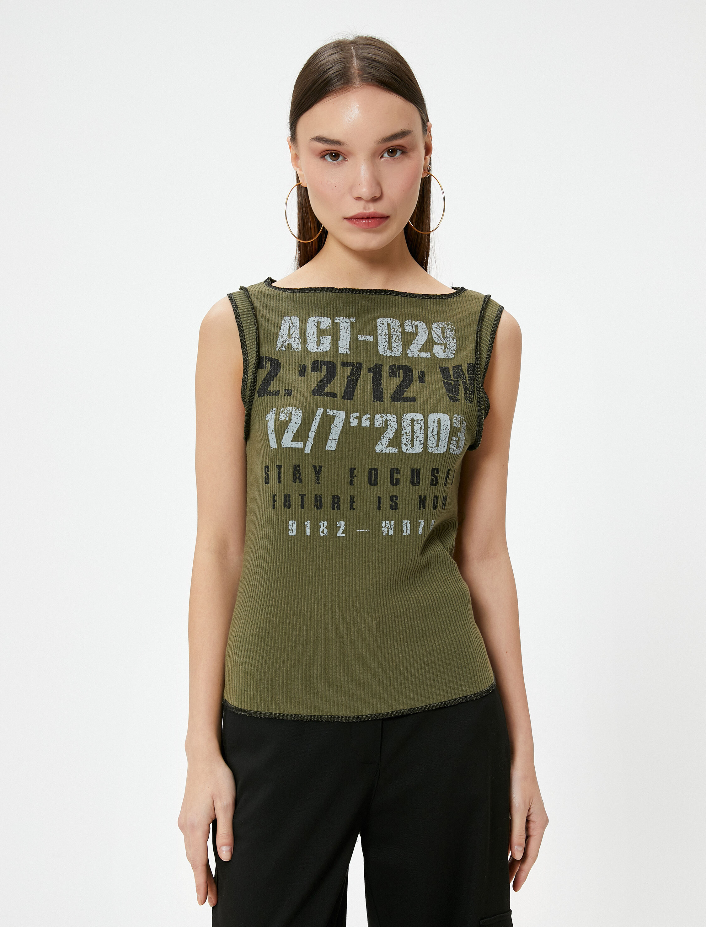   Kolsuz Tişört Baskılı Viskoz Kumaş Karışımlı Ribanalı Yuvarlak Yaka