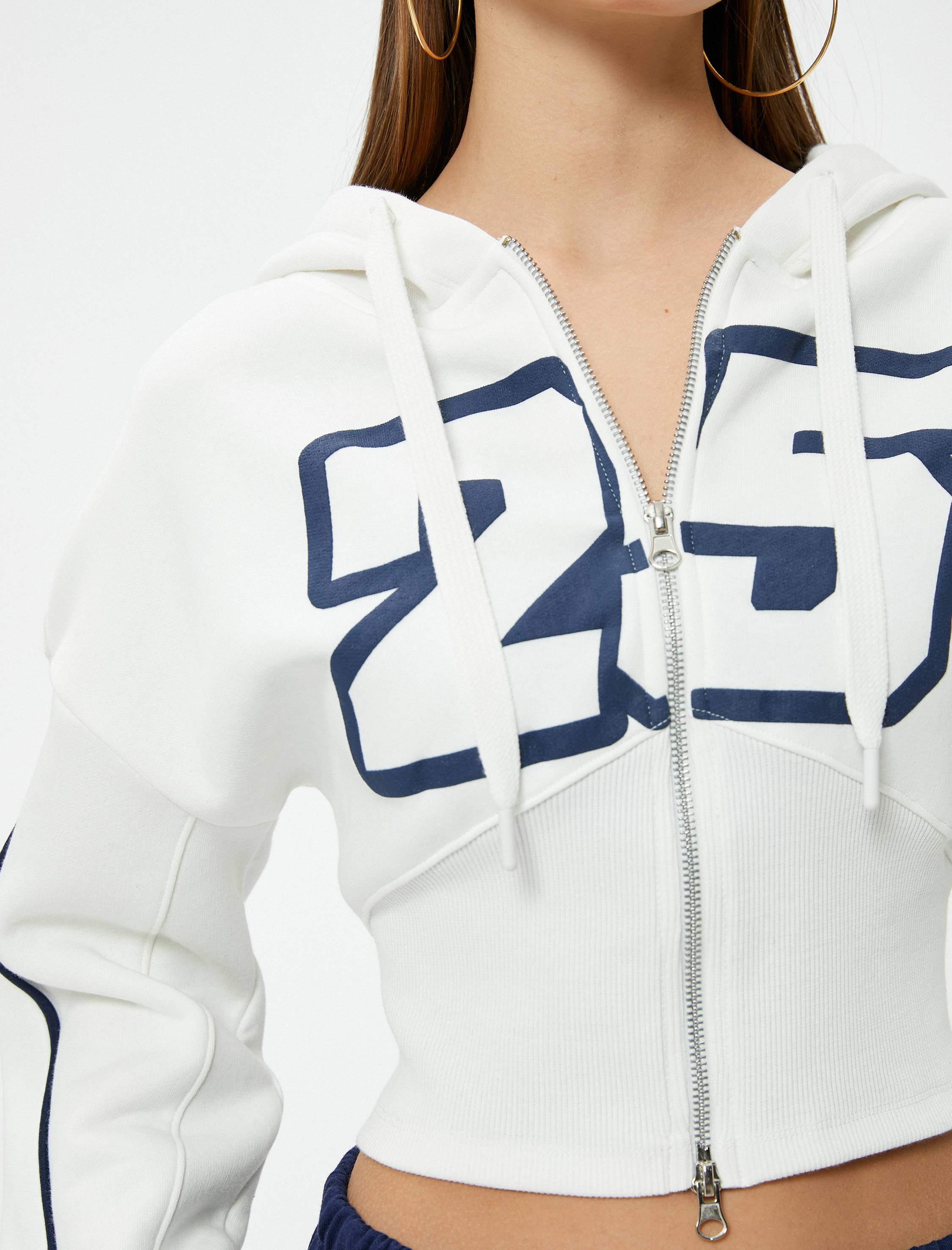   Kapşonlu Fermuarlı Sweatshirt Crop Korse Görünümlü Baskılı