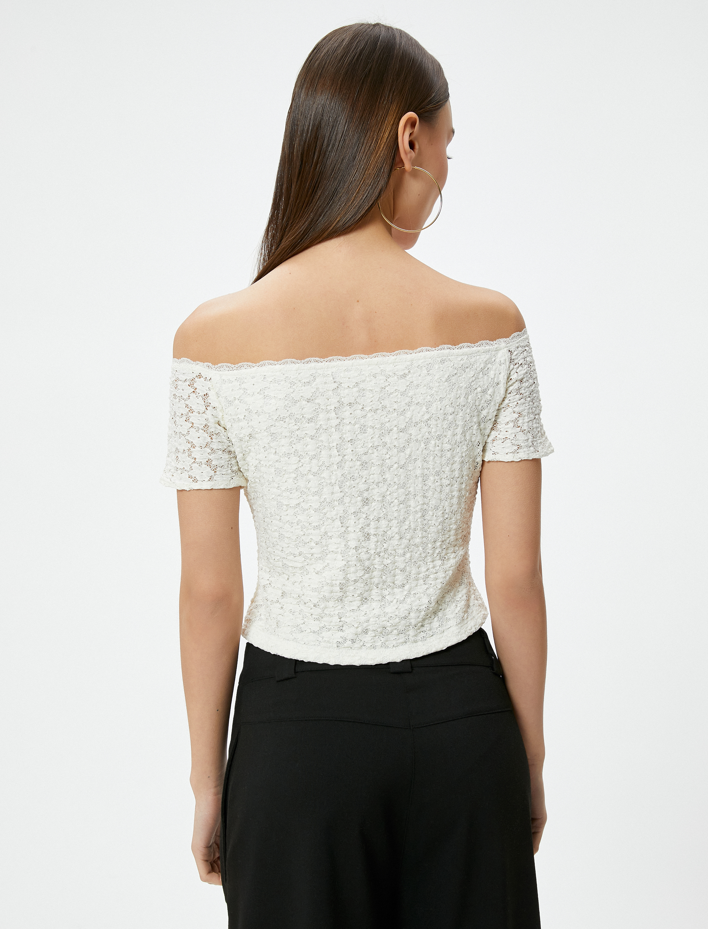   Dantel Madonna Yaka Omzu Açık Bluz Fiyonk Detaylı Slim Fit