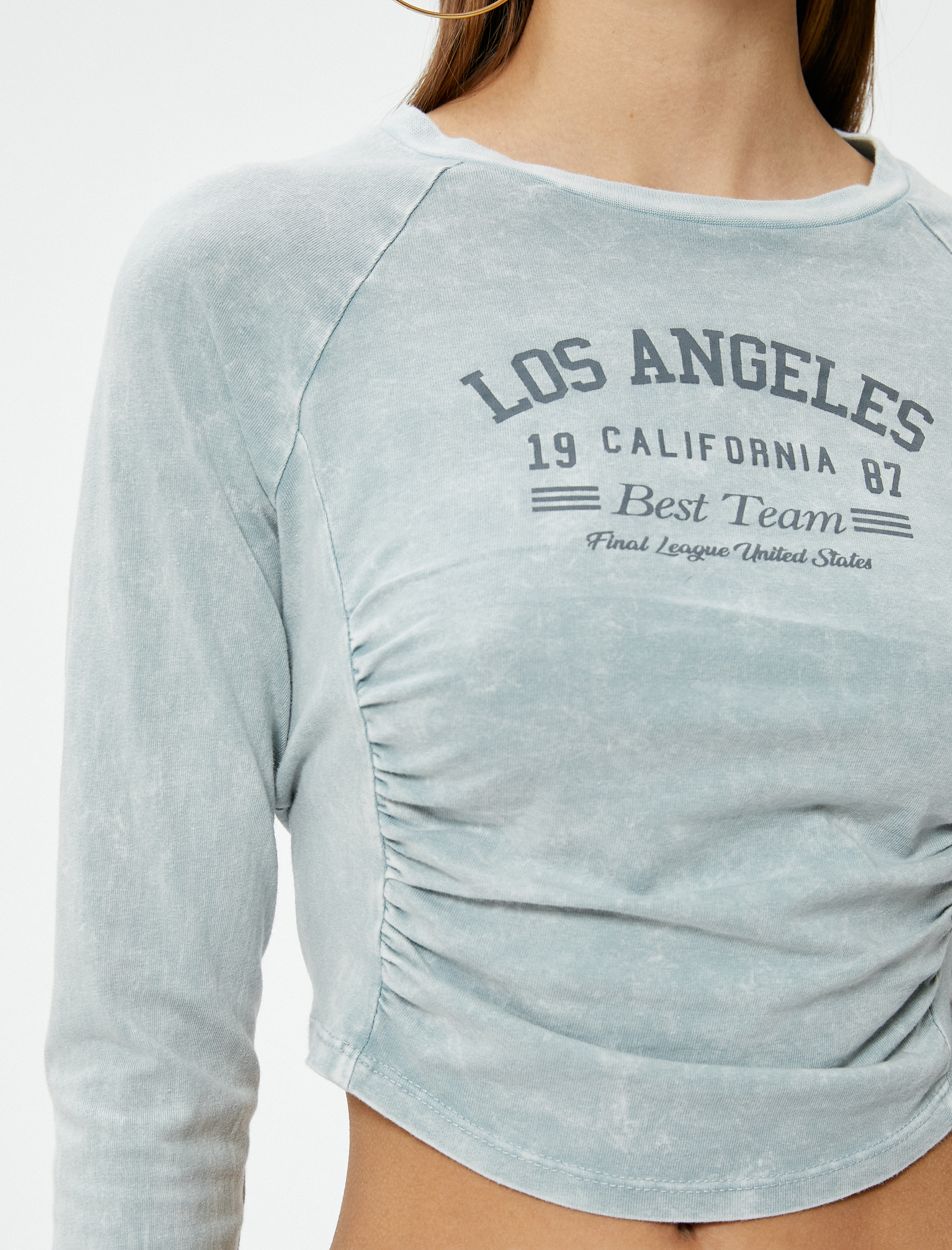   Crop Uzun Kollu Tişört Kolej Baskılı Drape Detaylı Pamuklu