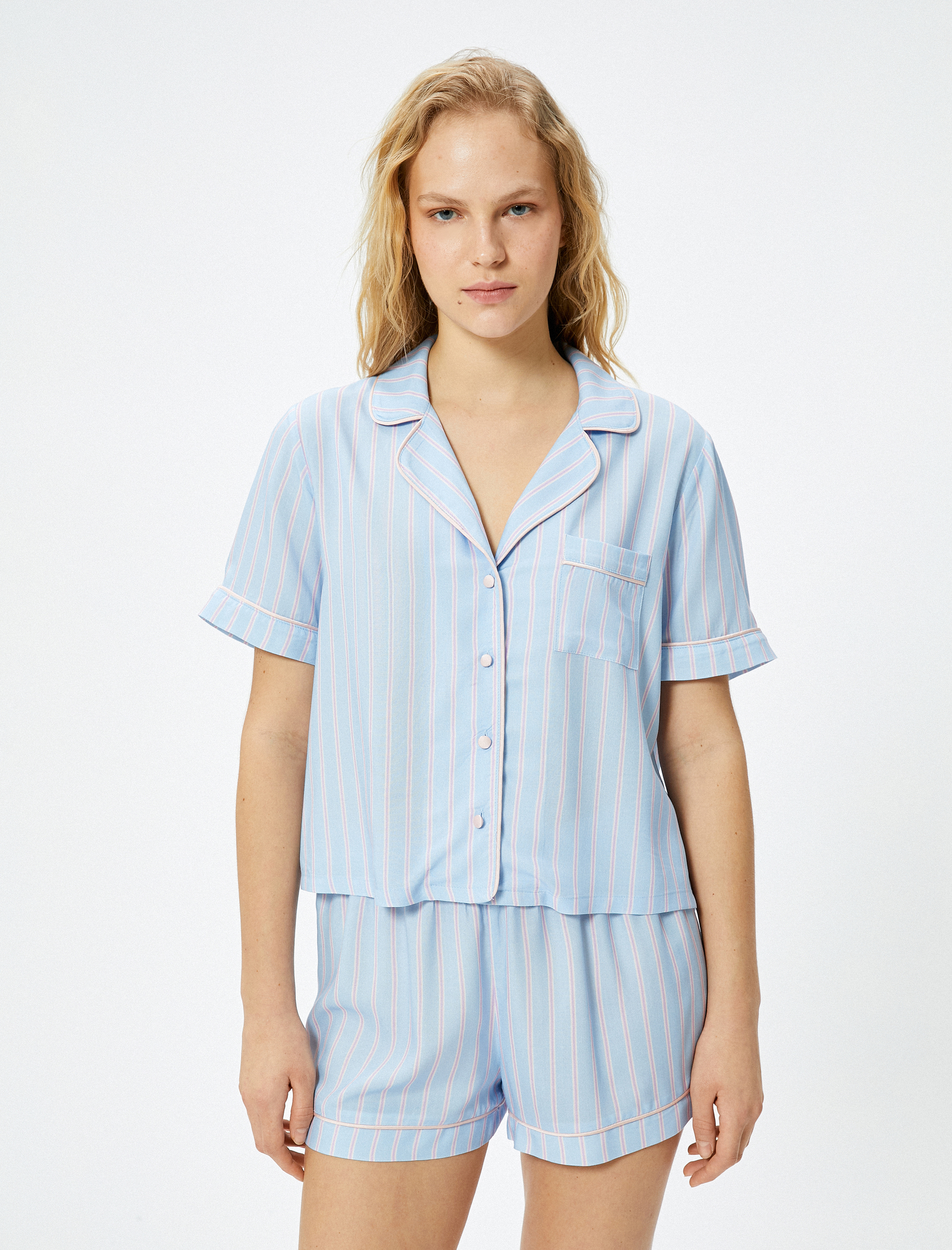 Düğmeli Pijama Üstü Kısa Kollu Cep Detaylı Viskon