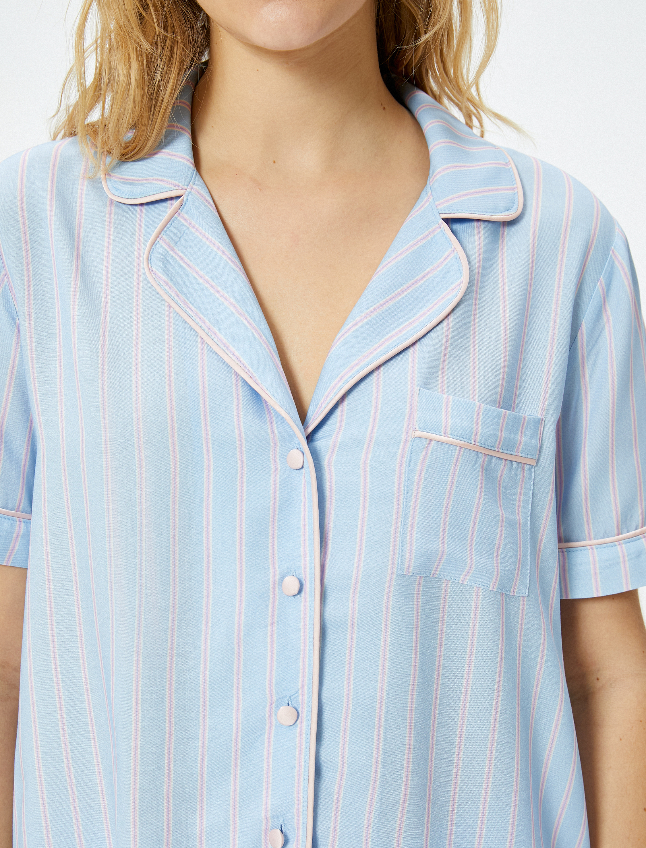Düğmeli Pijama Üstü Kısa Kollu Cep Detaylı Viskon