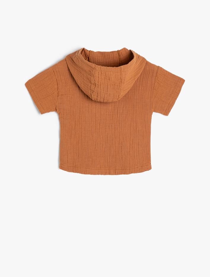 Erkek Bebek Kısa Kollu Pamuklu Müslin Kumaş Kapşonlu Gömlek