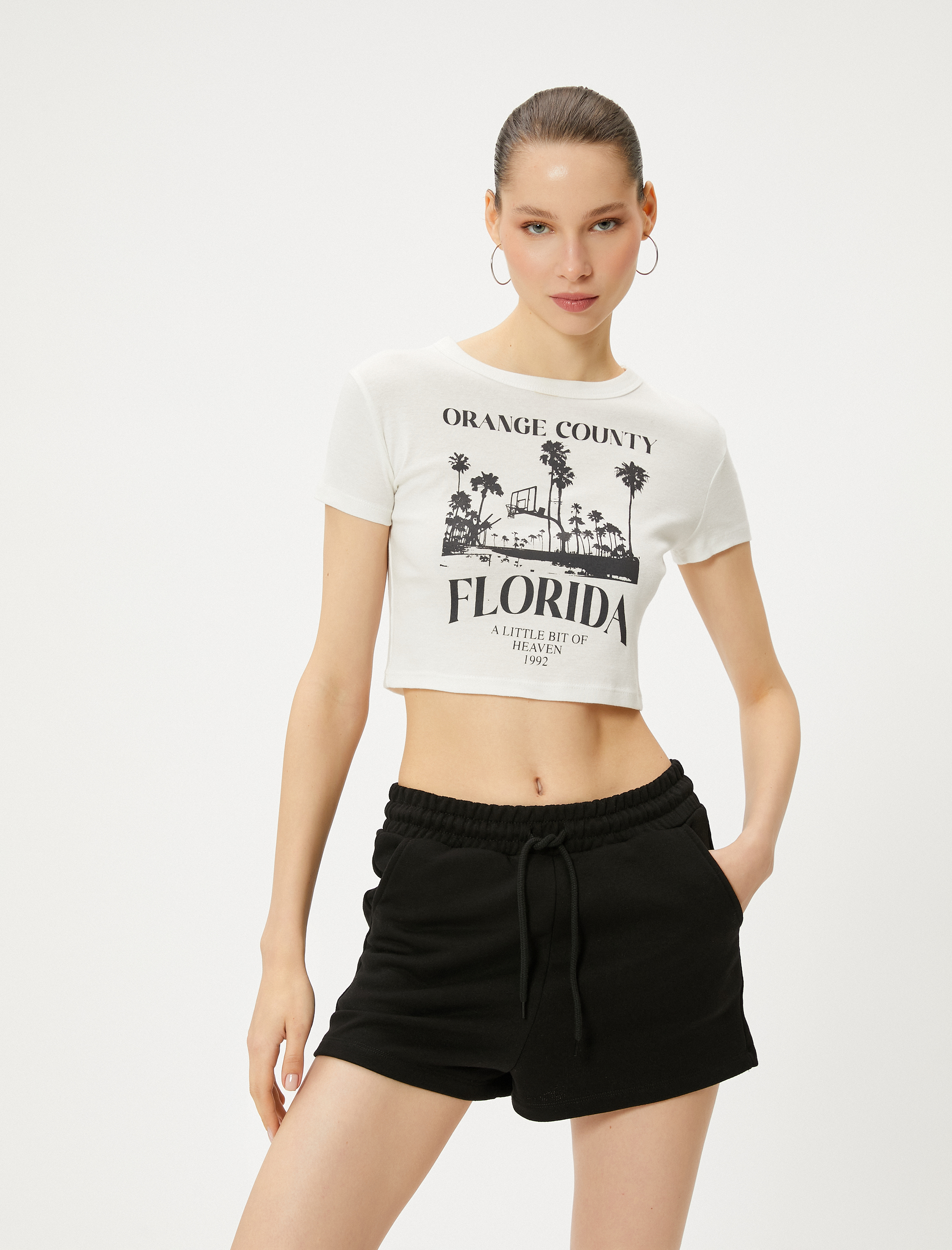   Kısa Şort Beli Bağlamalı Cepli Rahat Kalıp