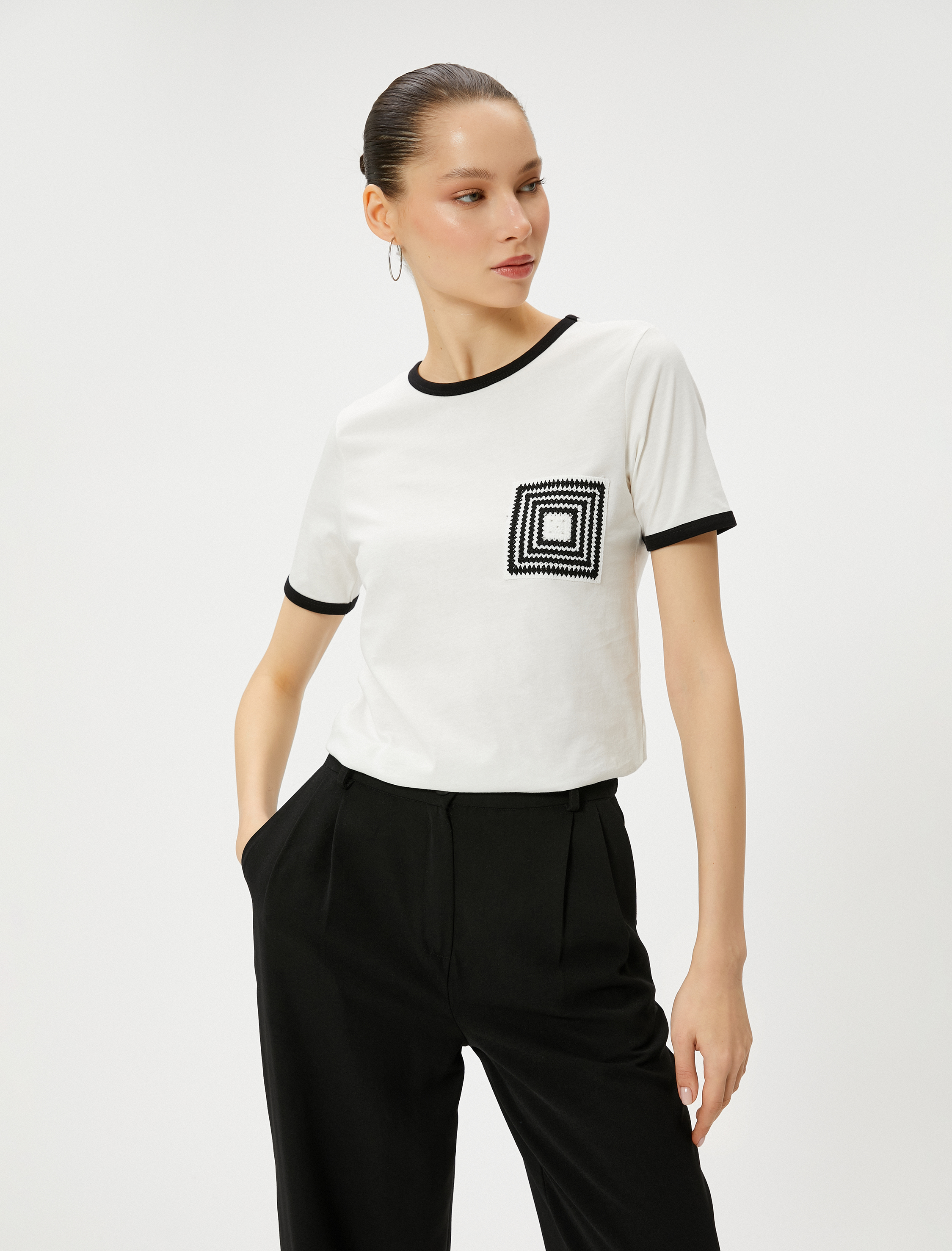   Tişört Kroşe Detaylı Biyeli Kısa Kollu Bisiklet Yaka Pamuklu