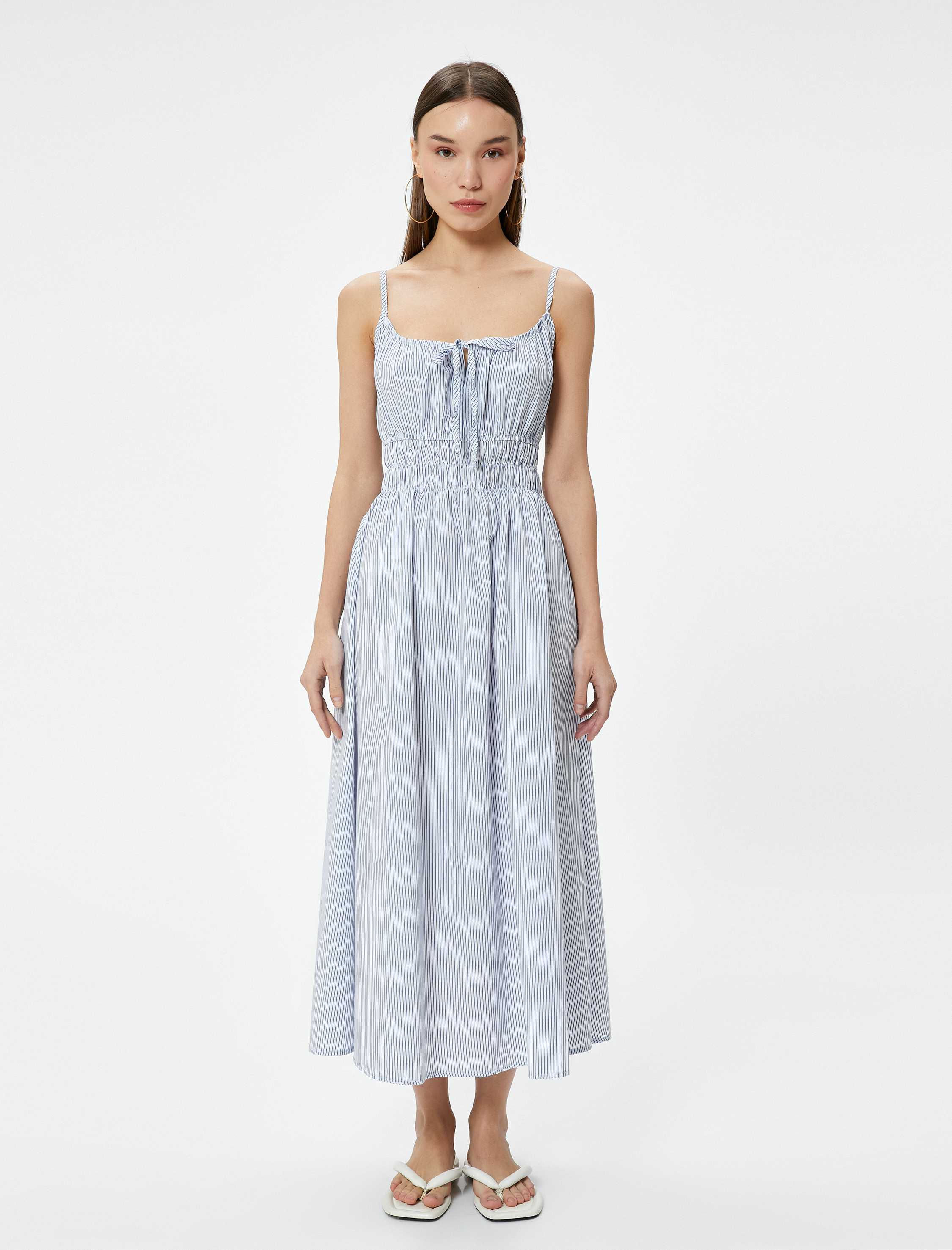   Uzun Askılı Elbise Bağlama Detaylı Gipeli Rahat Kalıp Fiyonk Detaylı