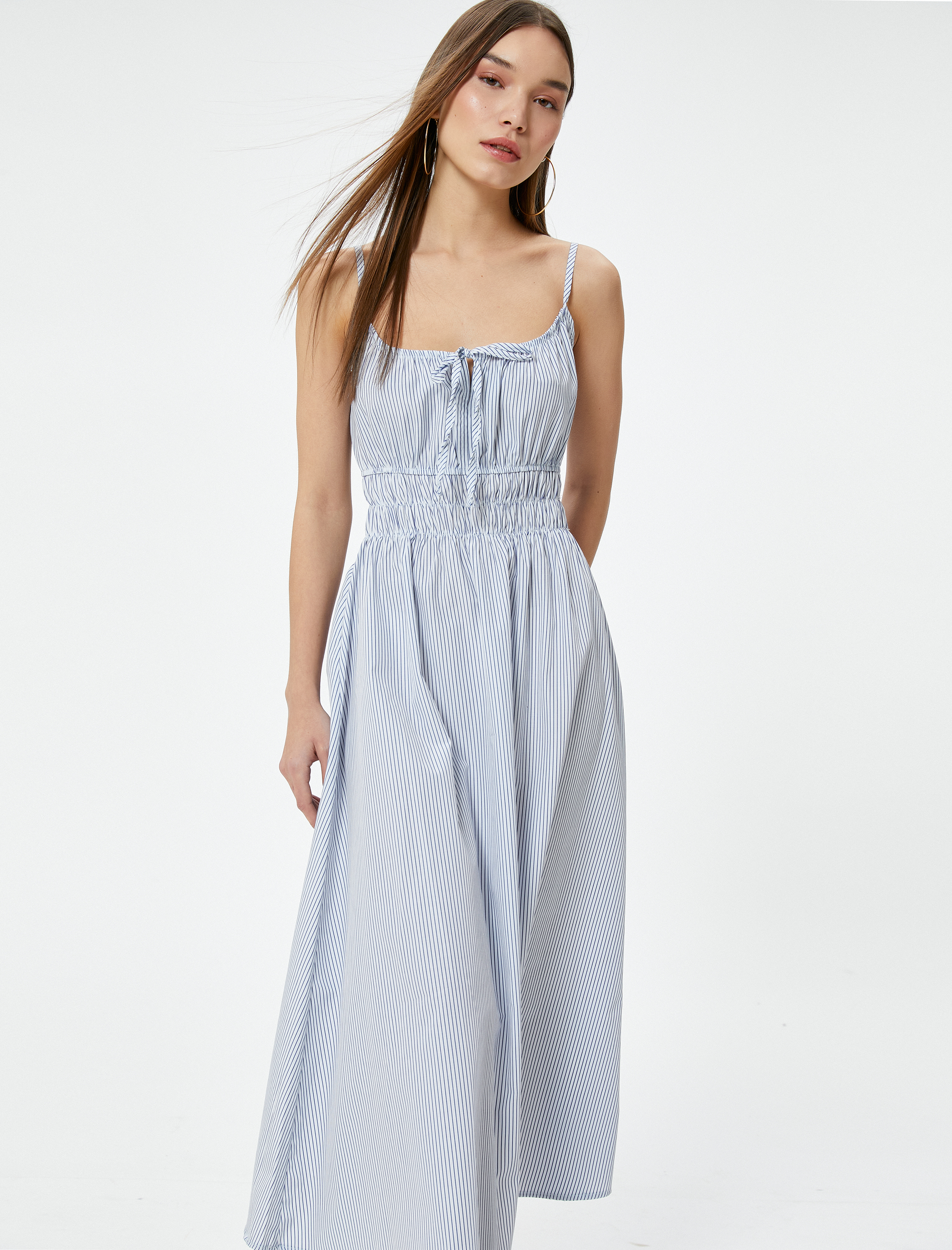   Uzun Askılı Elbise Bağlama Detaylı Gipeli Rahat Kalıp Fiyonk Detaylı