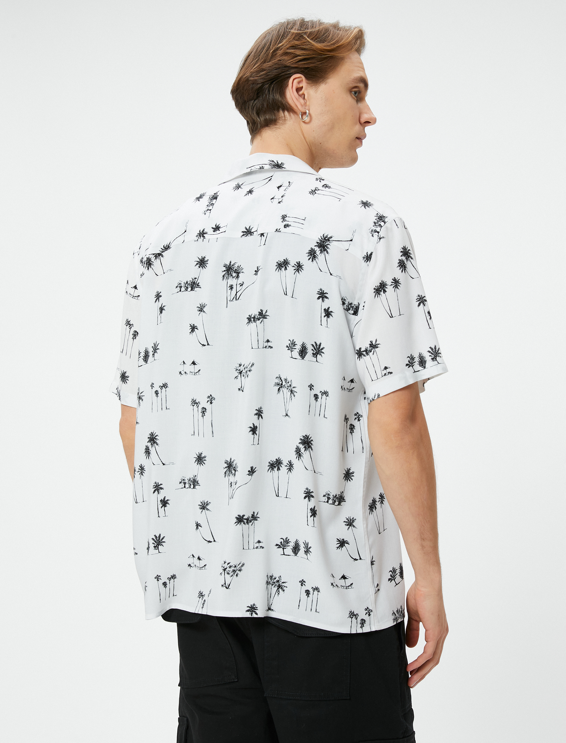   Yazlık Gömlek Palmiye Desenli Kısa Kollu Devrik Yaka Viskon Regular Fit