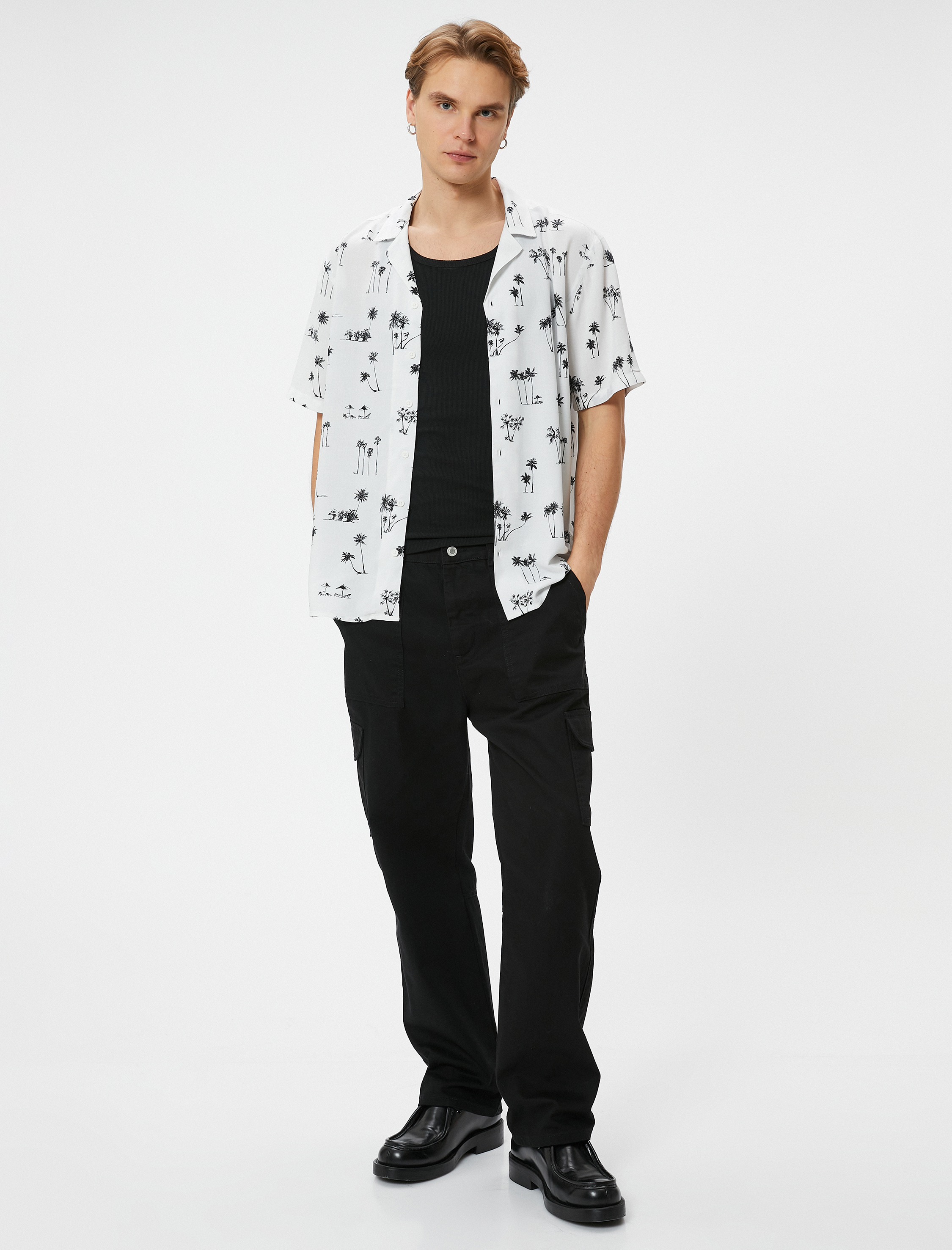   Yazlık Gömlek Palmiye Desenli Kısa Kollu Devrik Yaka Viskon Regular Fit