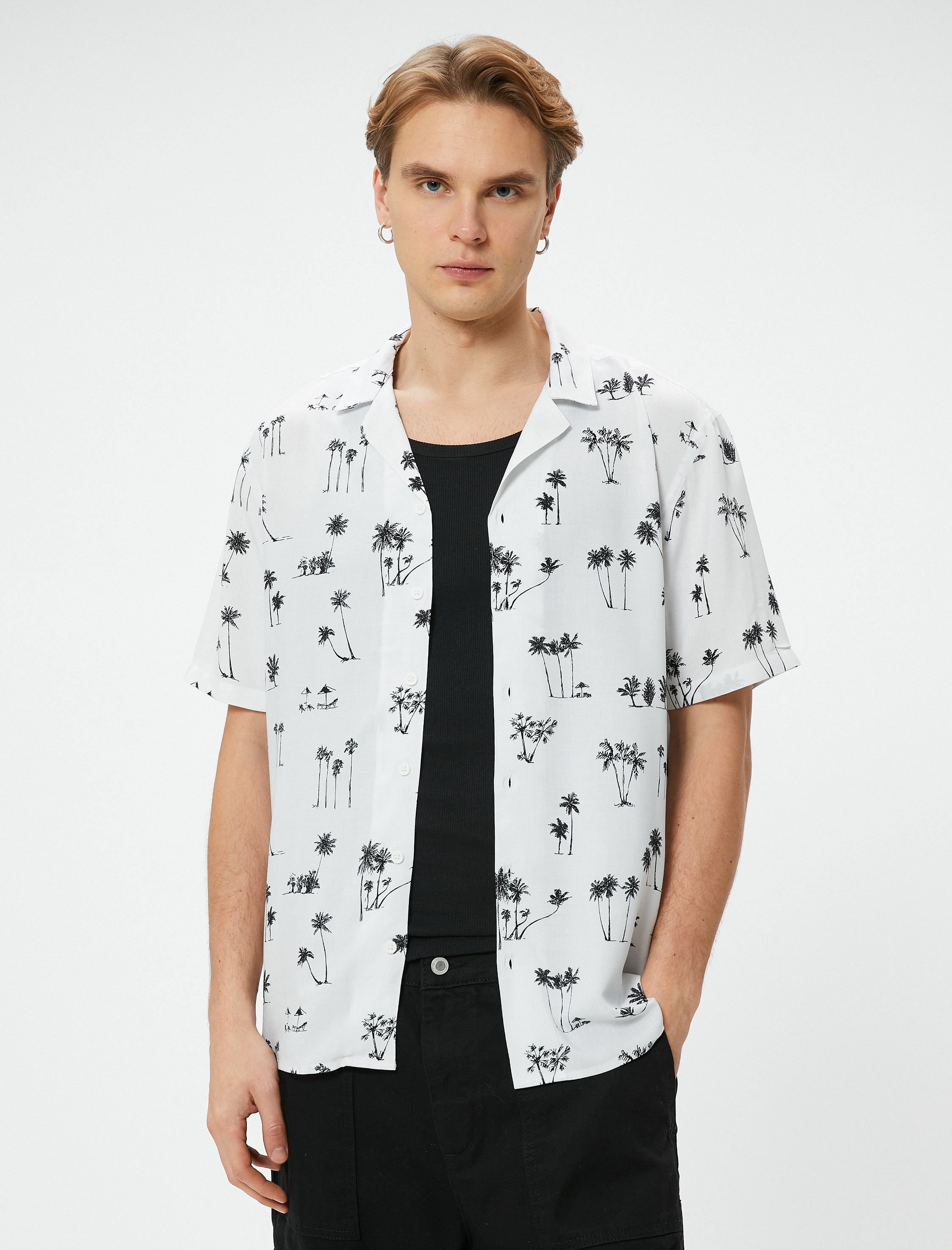   Yazlık Gömlek Palmiye Desenli Kısa Kollu Devrik Yaka Viskon Regular Fit