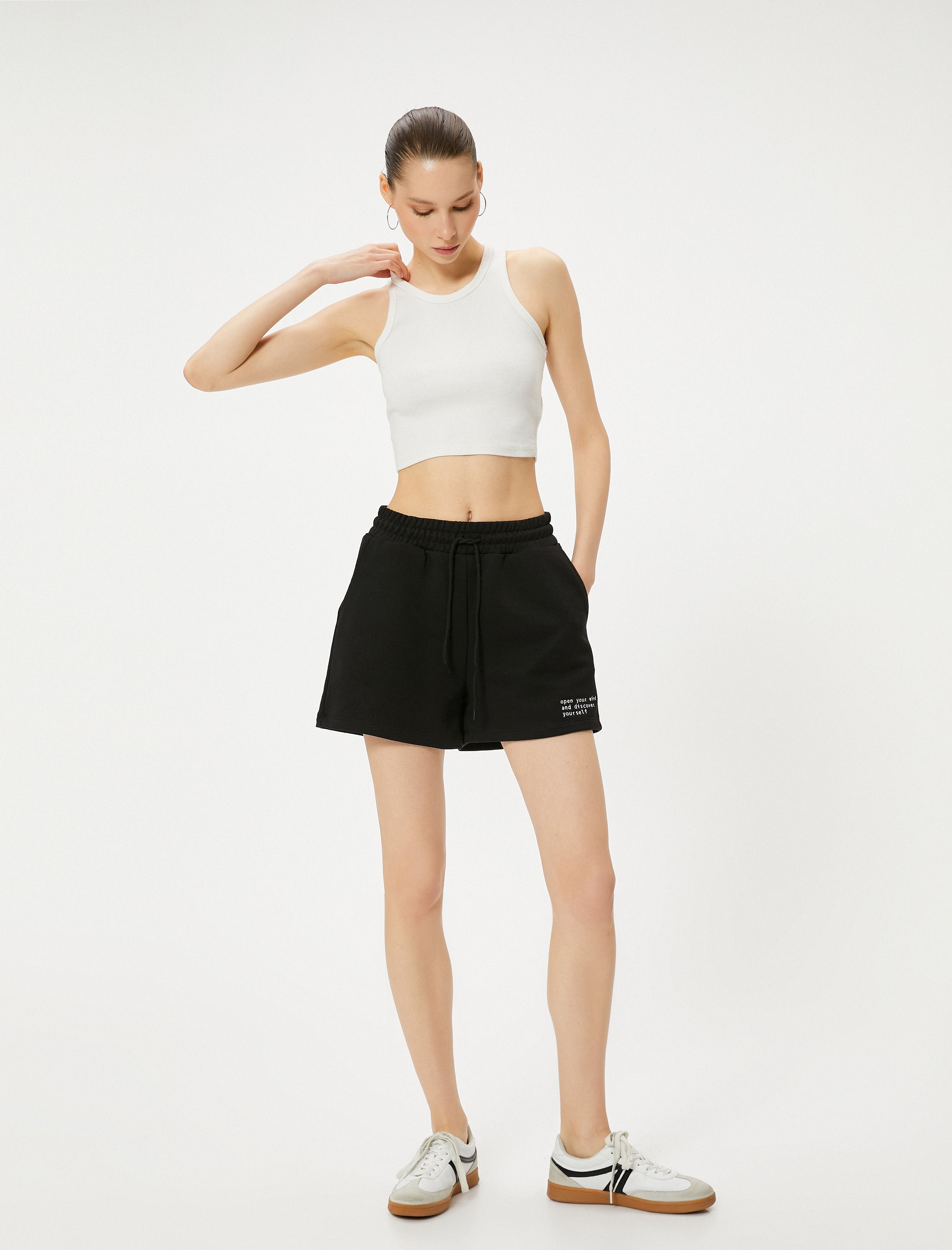   Mini Şort Beli Bağlamalı Cepli Baskı Detaylı