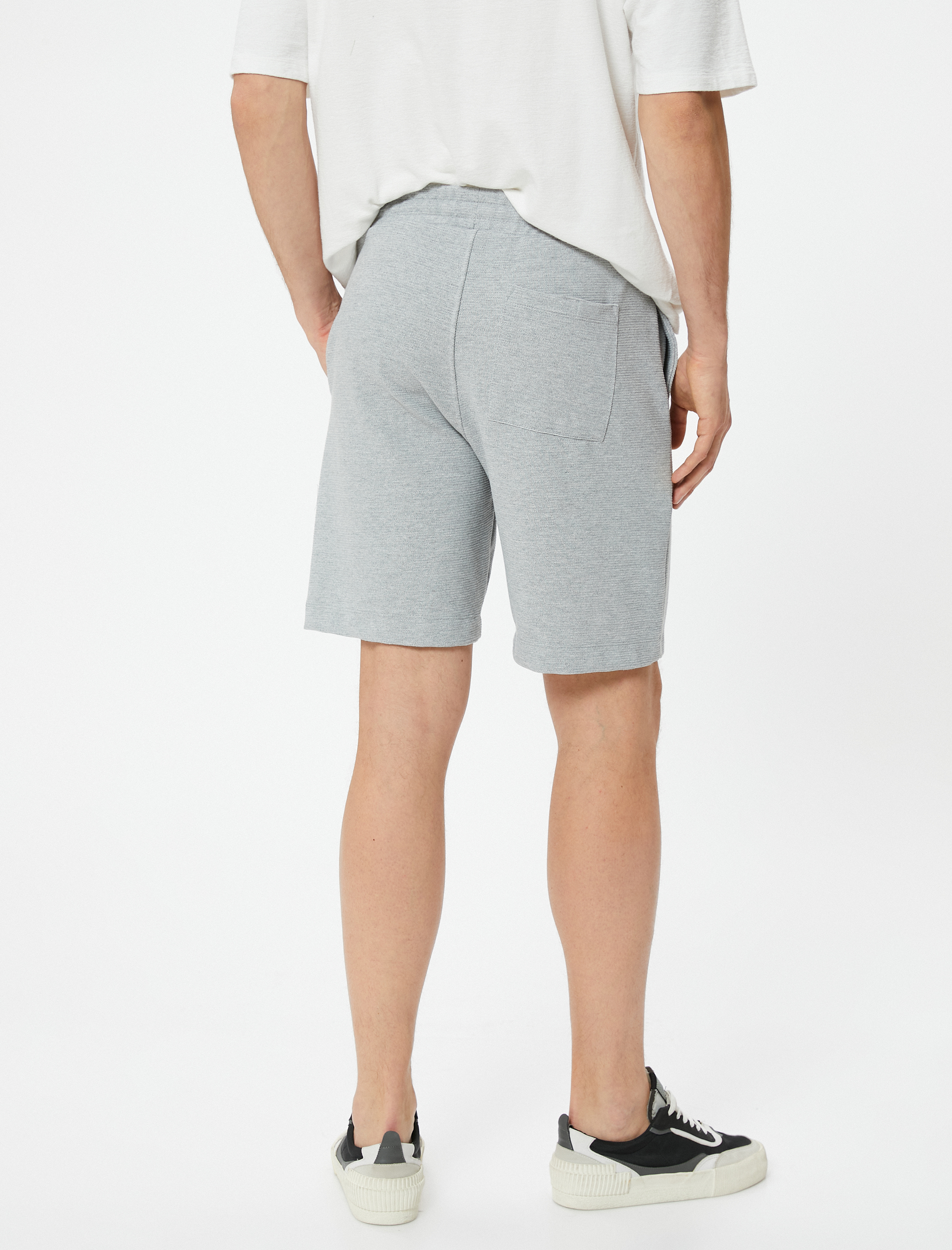   Bermuda Şort Etiket Baskılı Beli Bağcıklı Cep Detaylı