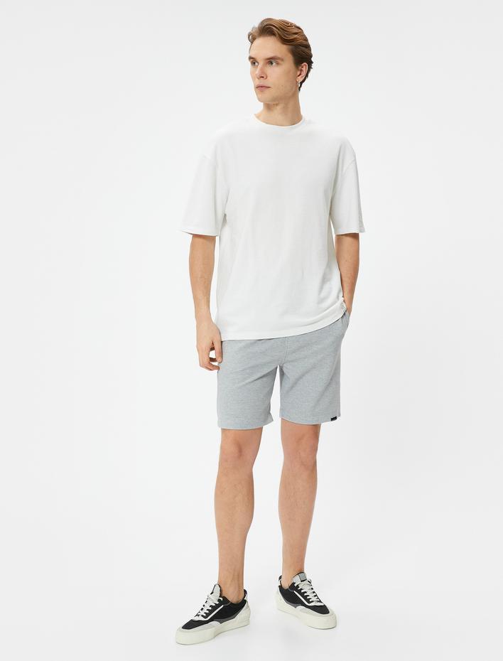  Bermuda Şort Etiket Baskılı Beli Bağcıklı Cep Detaylı