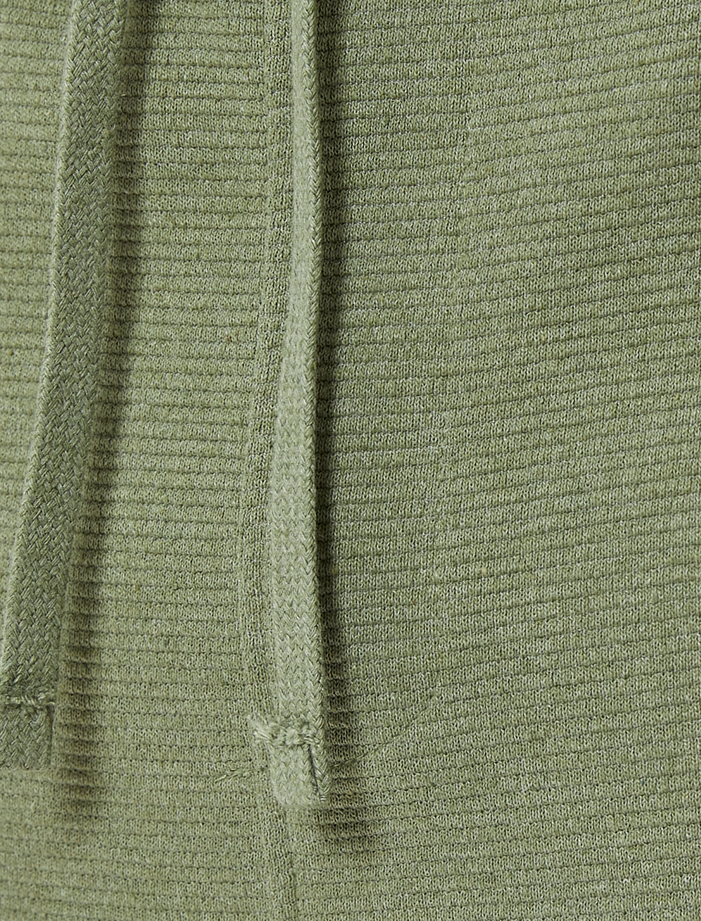   Bermuda Şort Etiket Baskılı Beli Bağcıklı Cep Detaylı