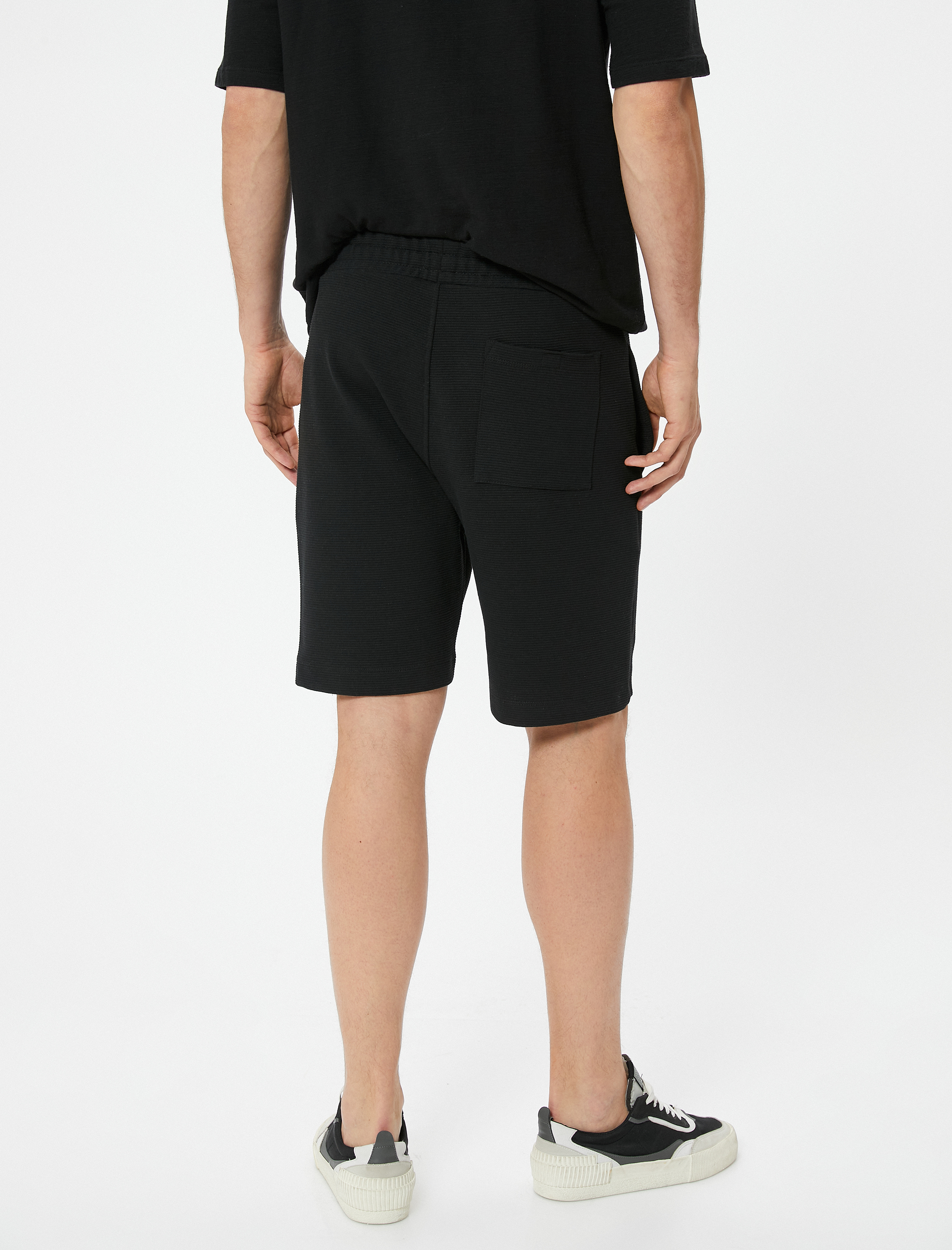   Bermuda Şort Etiket Baskılı Beli Bağcıklı Cep Detaylı