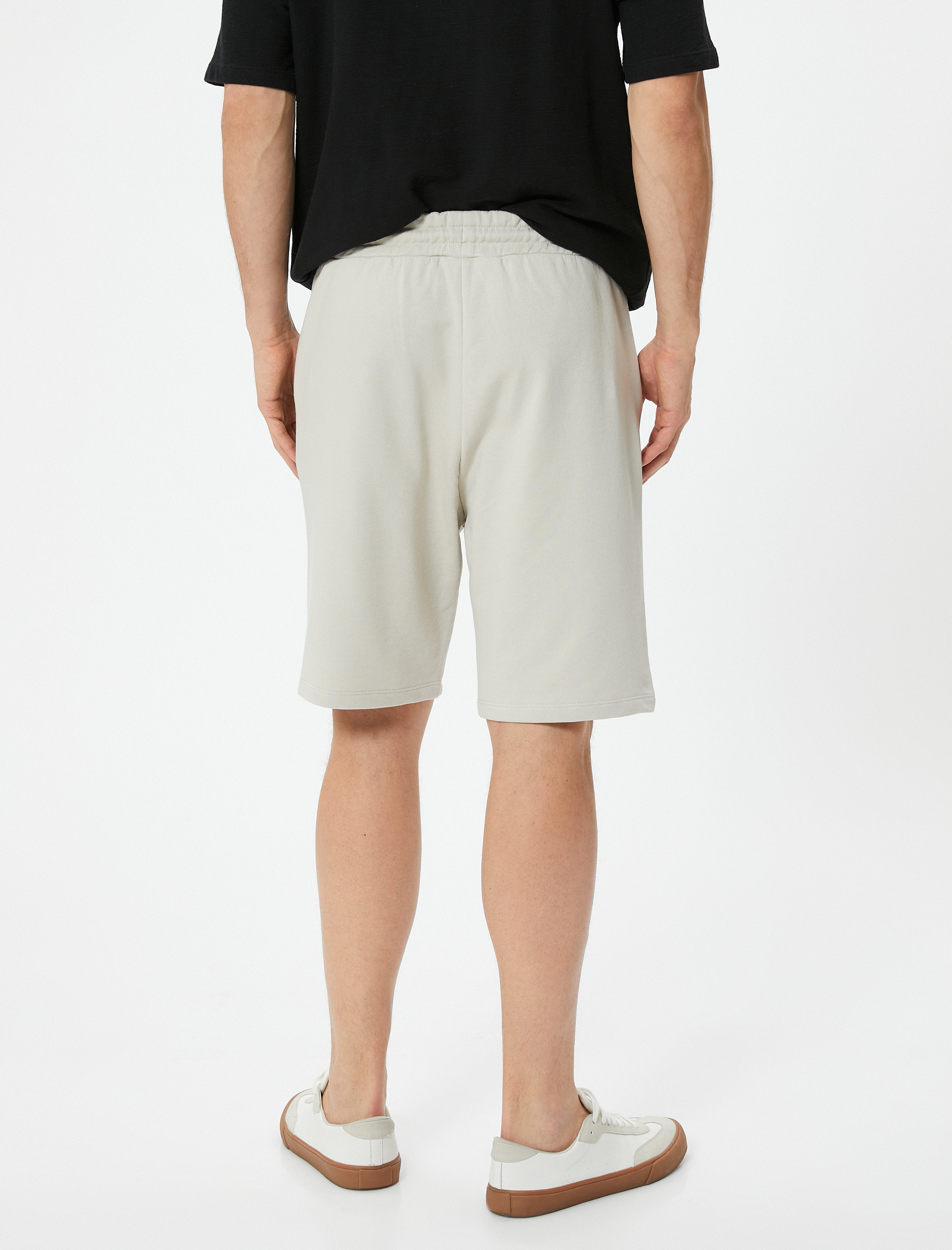   Bermuda Şort Etiket Baskılı Beli Bağcıklı Cep Detaylı