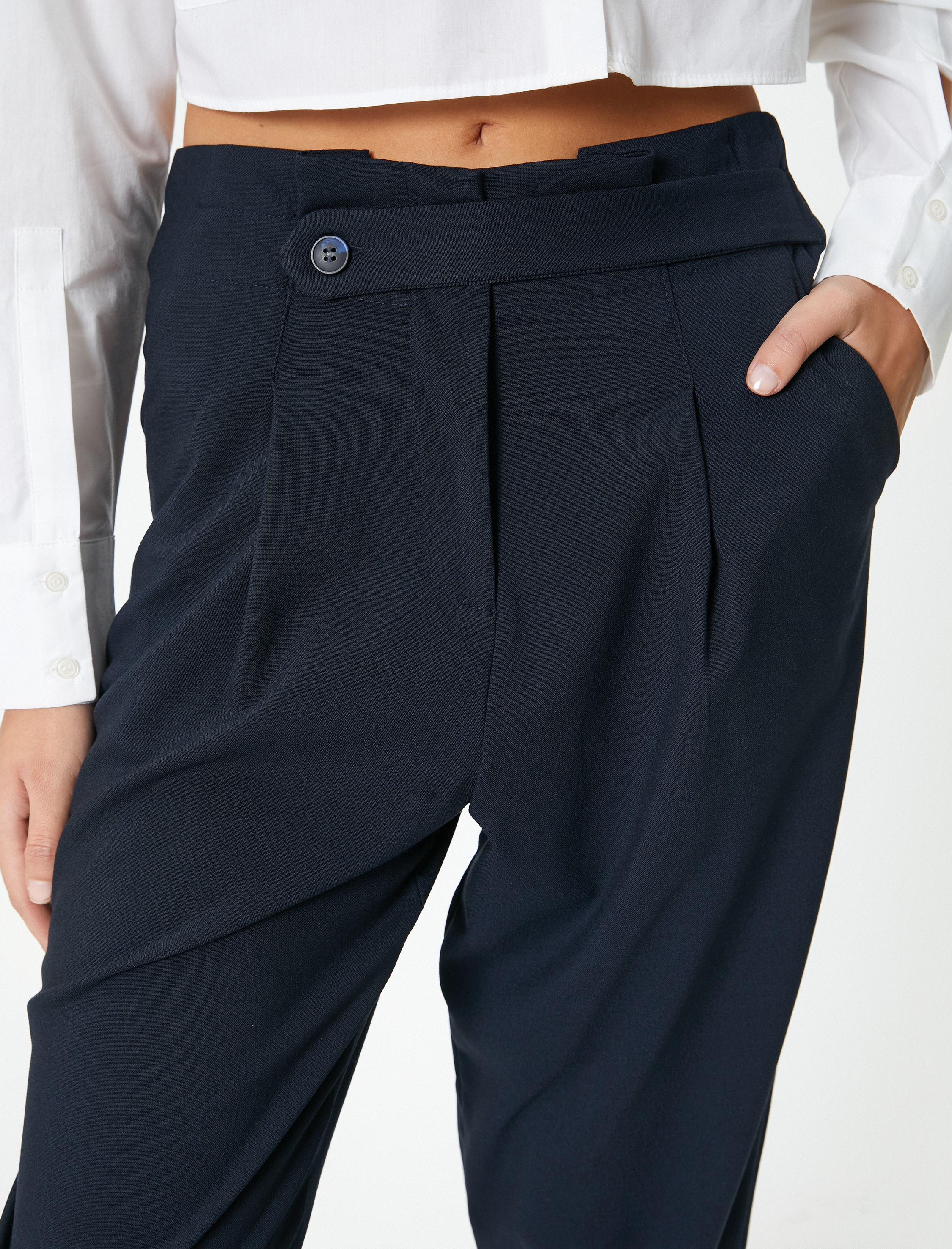   Havuç Pantolon Yüksek Bel Düğmeli Kemerli Cep Detaylı