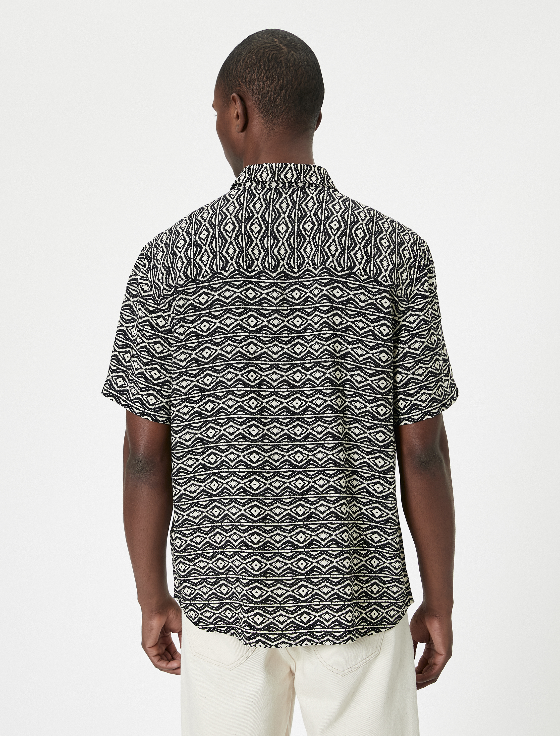   Kısa Kollu Gömlek Vintage Klasik Yaka Etnik Desenli Viskon Kumaş Regular Fit