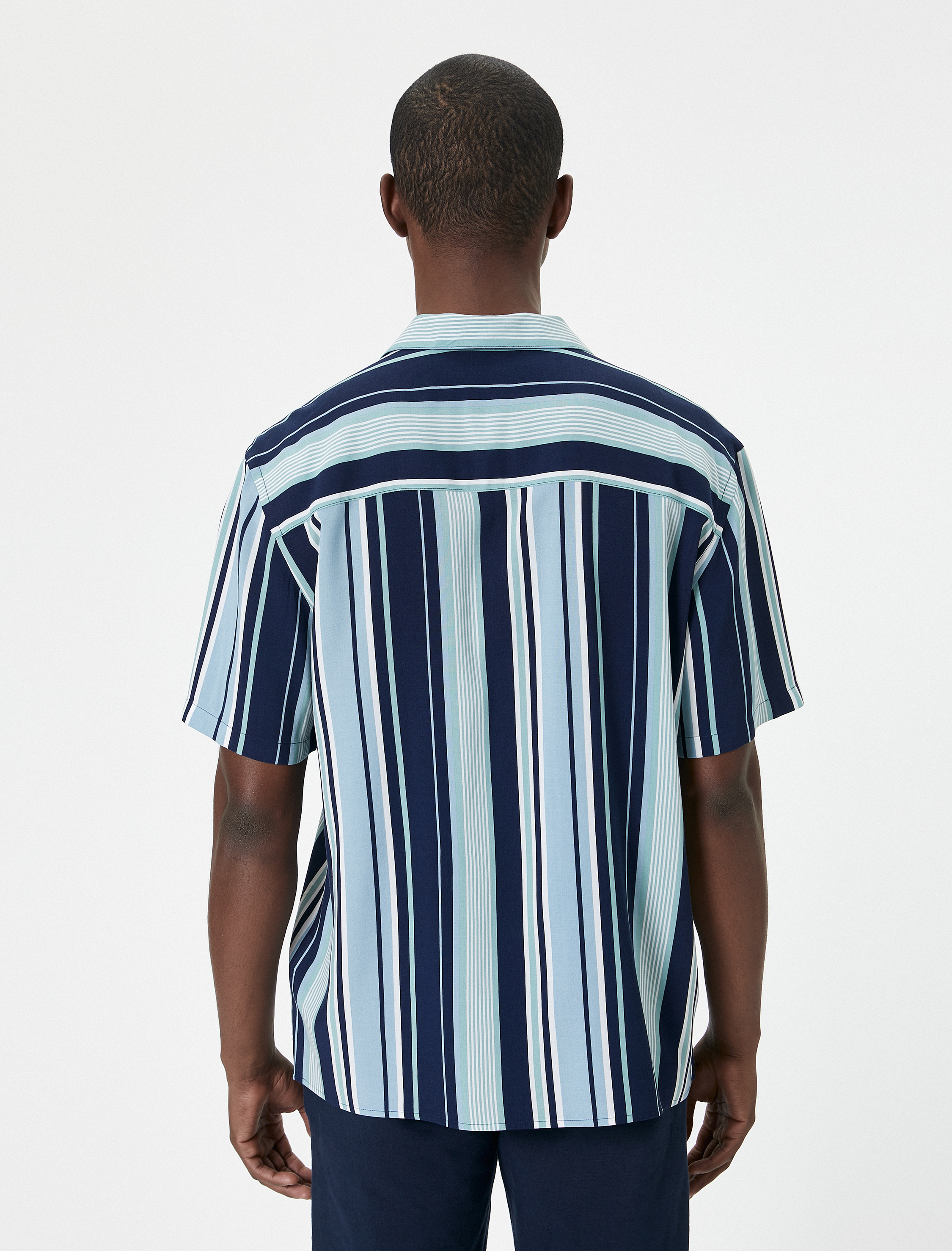 Yazlık Gömlek Kısa Kollu Devrik Yaka Viskon Kumaş Regular Fit