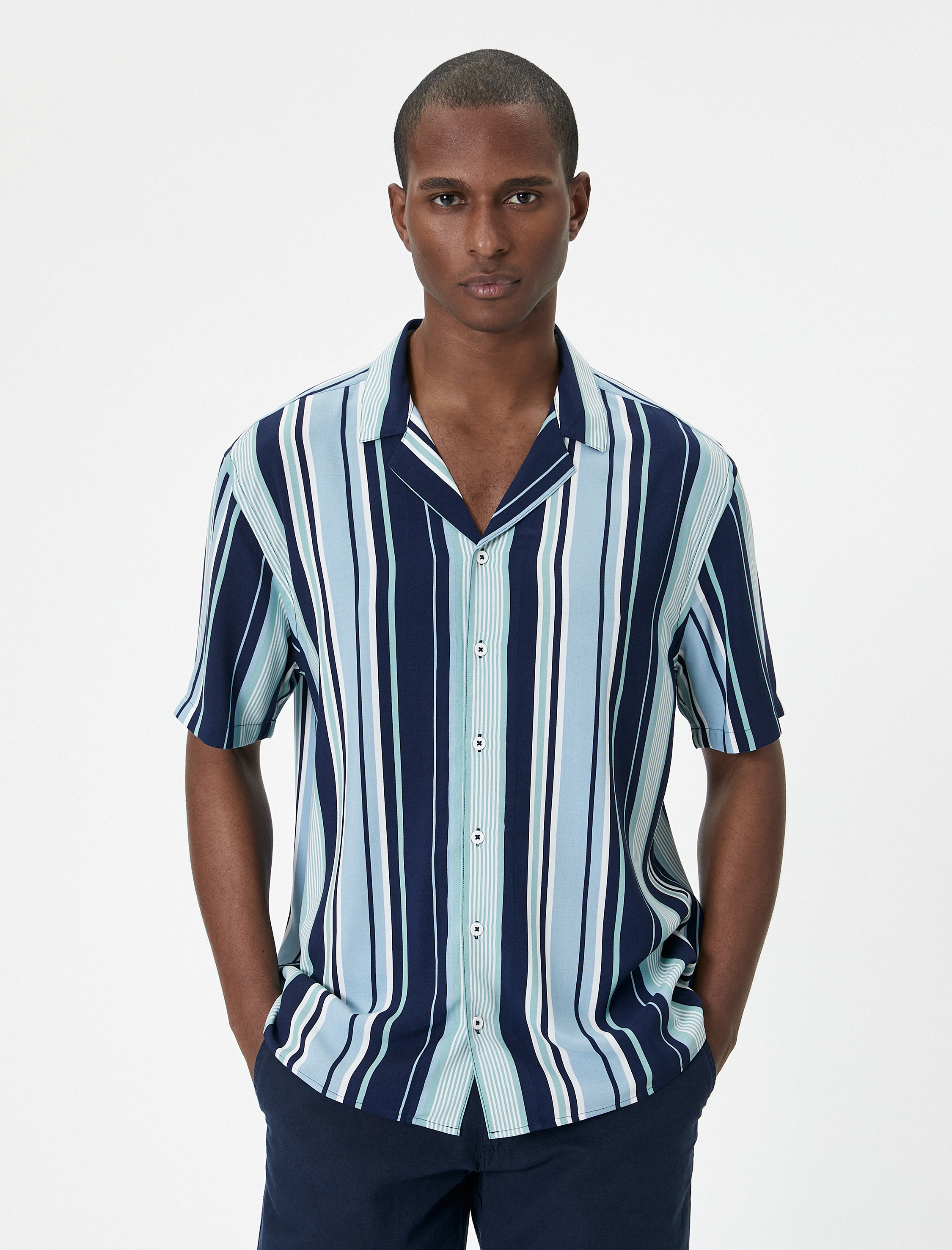 Yazlık Gömlek Kısa Kollu Devrik Yaka Viskon Kumaş Regular Fit