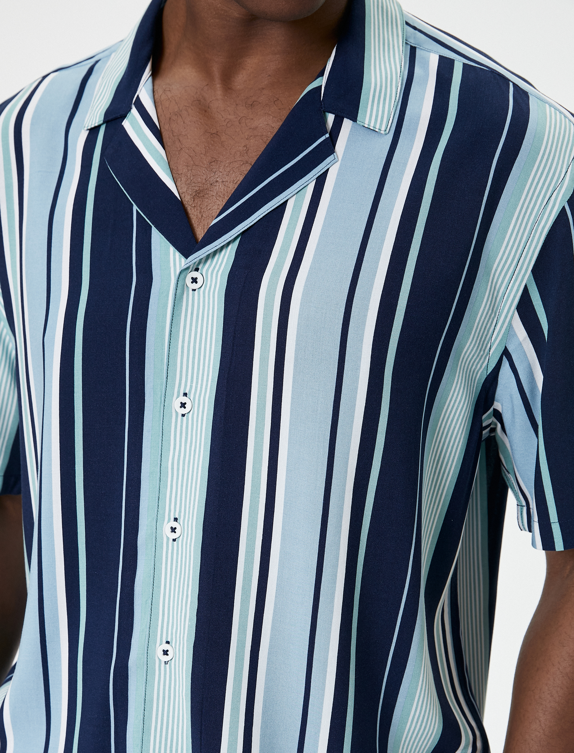 Yazlık Gömlek Kısa Kollu Devrik Yaka Viskon Kumaş Regular Fit