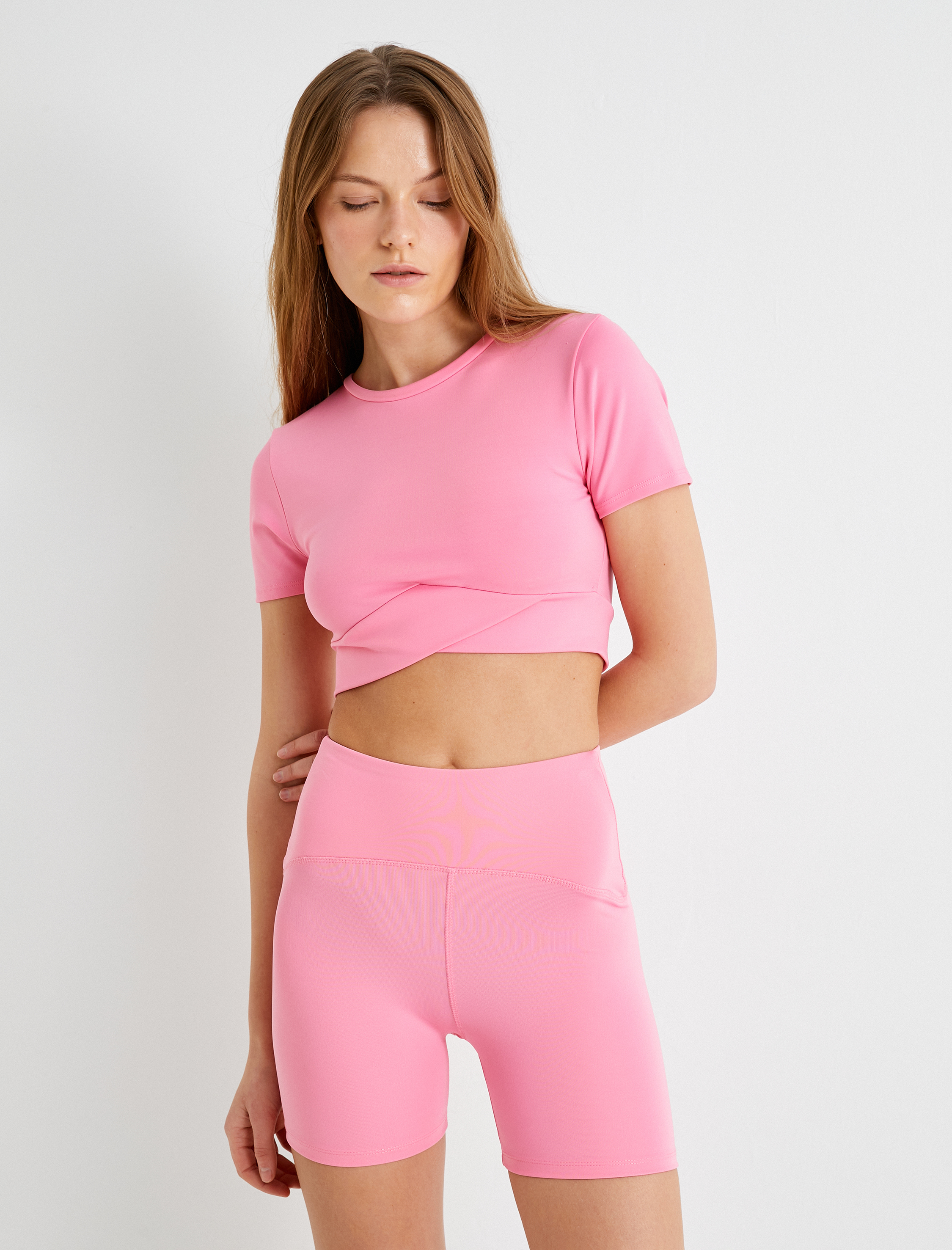   Crop Spor Tişört Asimetrik Kesim Kısa Kollu Bisiklet Yaka Slim Fit