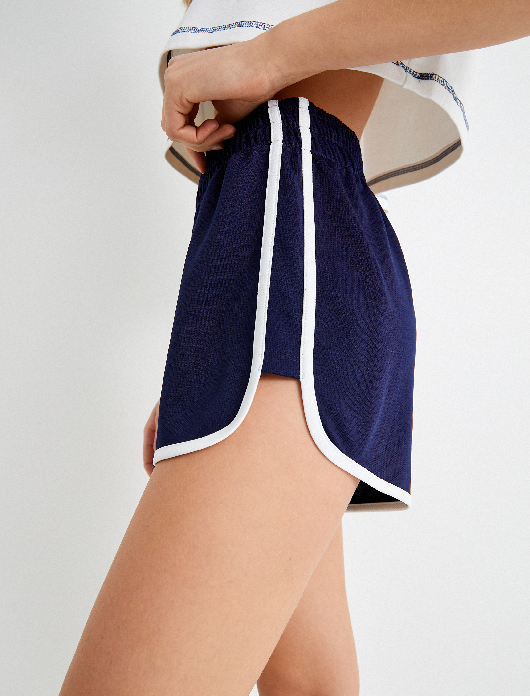   Spor Mini Şort Yüksek Bel Rahat Kalıp Biyeli Çizgili Asimetrik