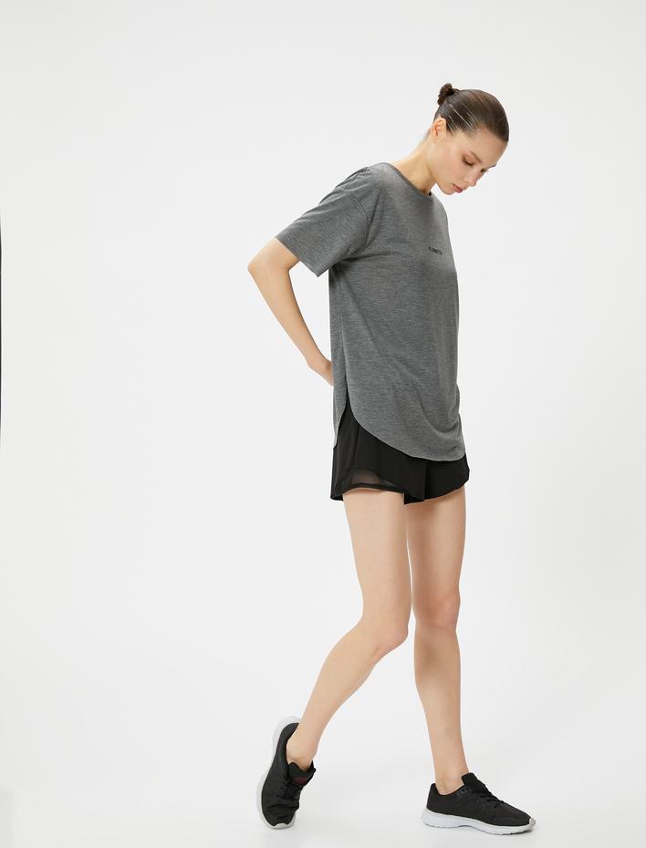  Baskılı Spor Tişört Kısa Kollu Bisiklet Yaka Rahat Kalıp Kesik Etek Ucu Detaylı