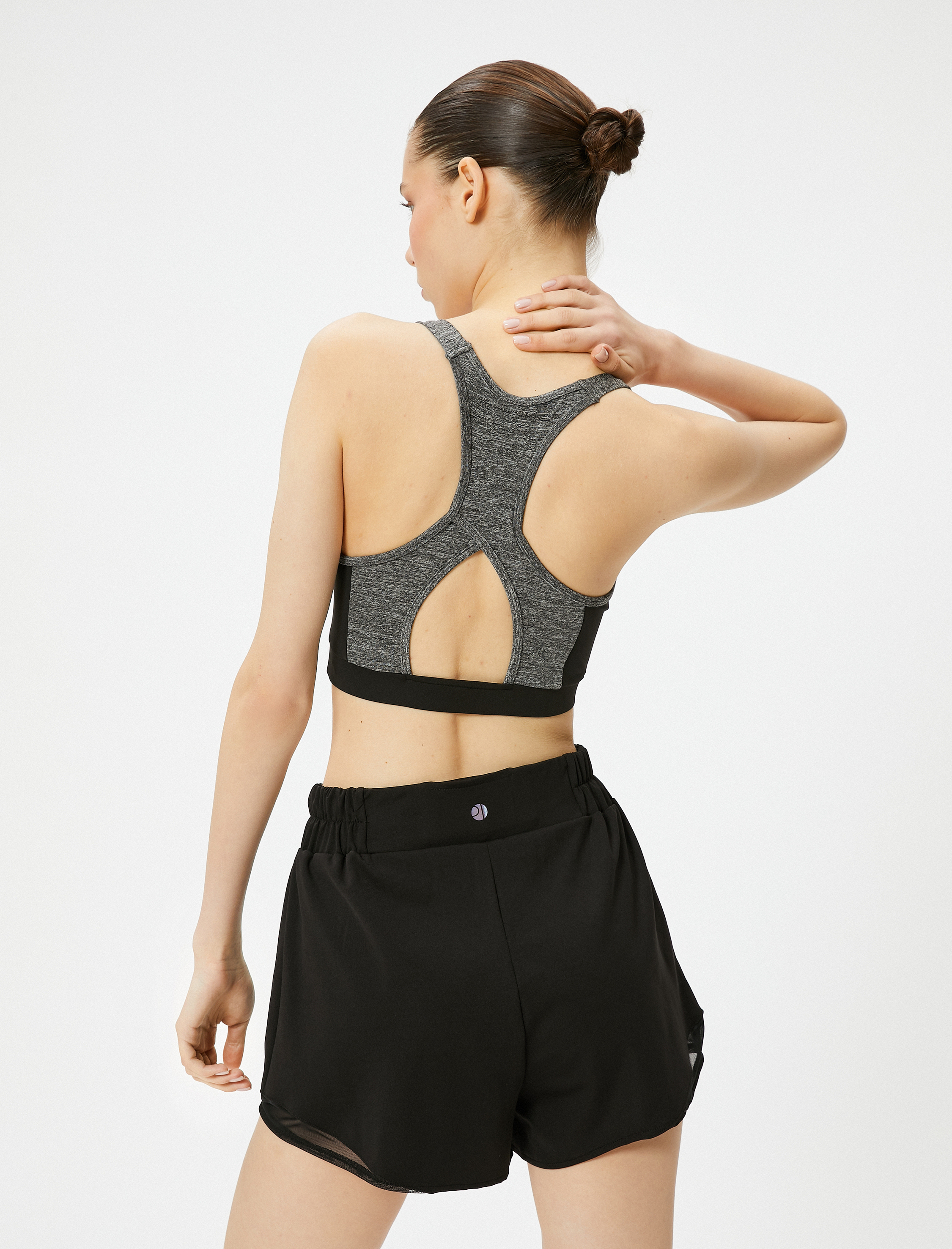   Arkası Pencere Detaylı Sporcu Sütyeni Kaplı Slim Fit U Yaka Parçalı Renk Bloklu