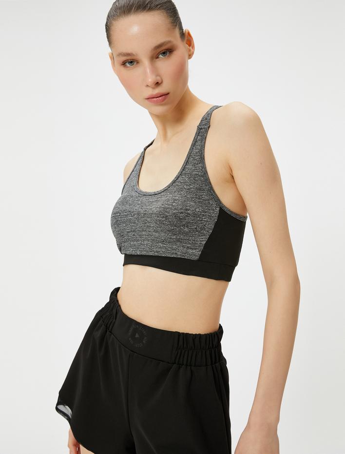  Arkası Pencere Detaylı Sporcu Sütyeni Kaplı Slim Fit U Yaka Parçalı Renk Bloklu