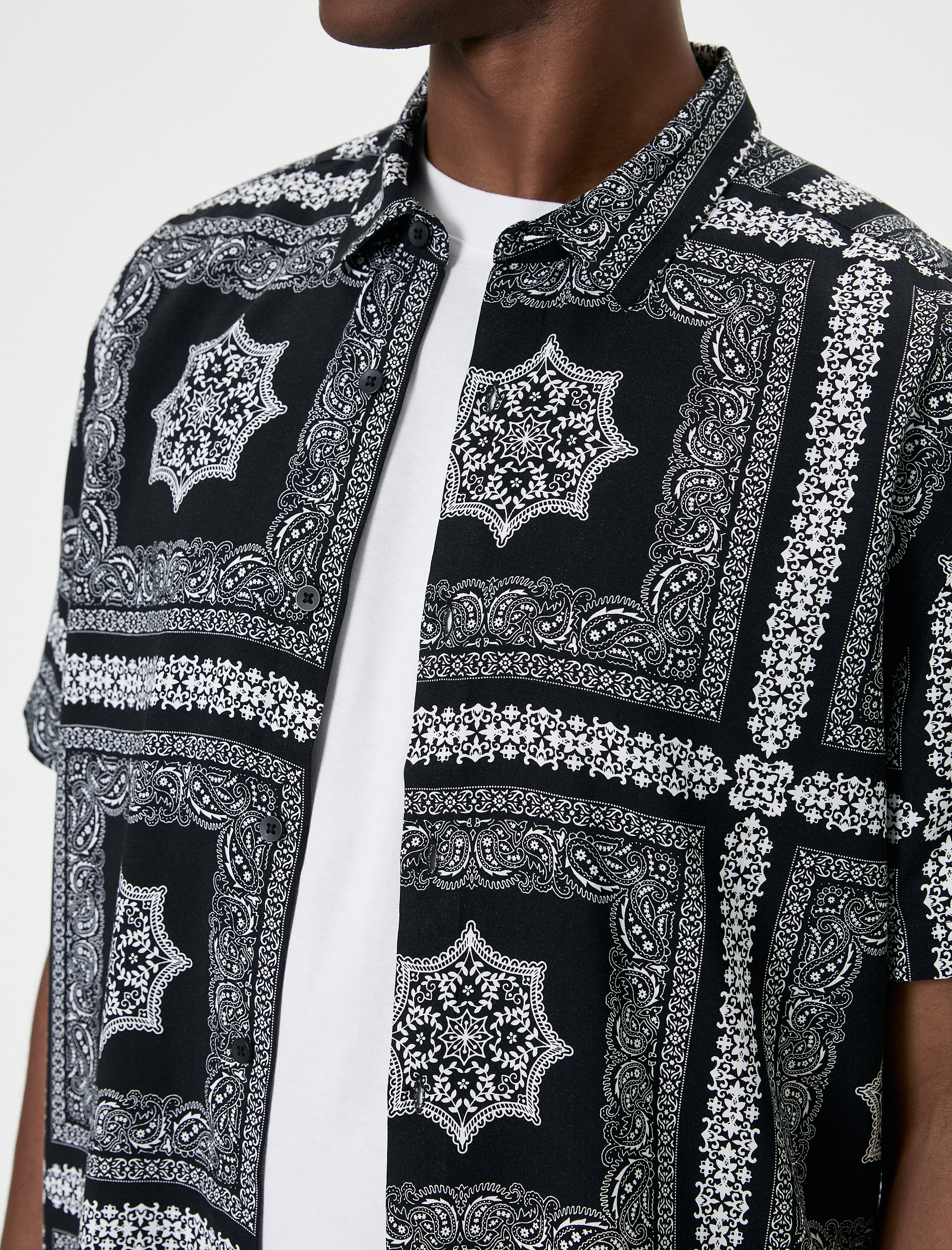   Yazlık Gömlek Vintage Kısa Kollu Şal Desenli Klasik Yaka Viskon Kumaş Regular Fit