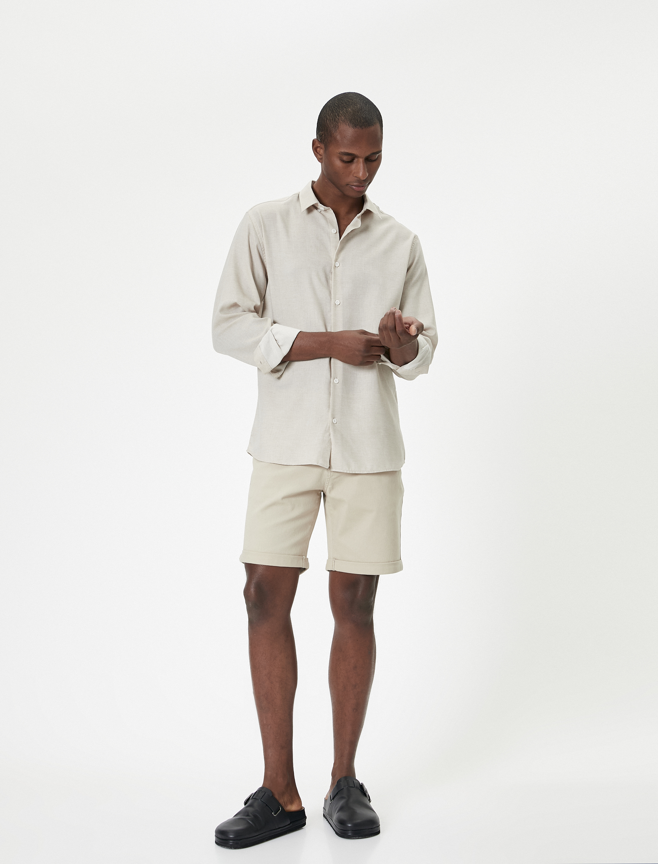   Kumaş Şort Slim Fit Chino Düğmeli Katlı Paça Cep Detaylı