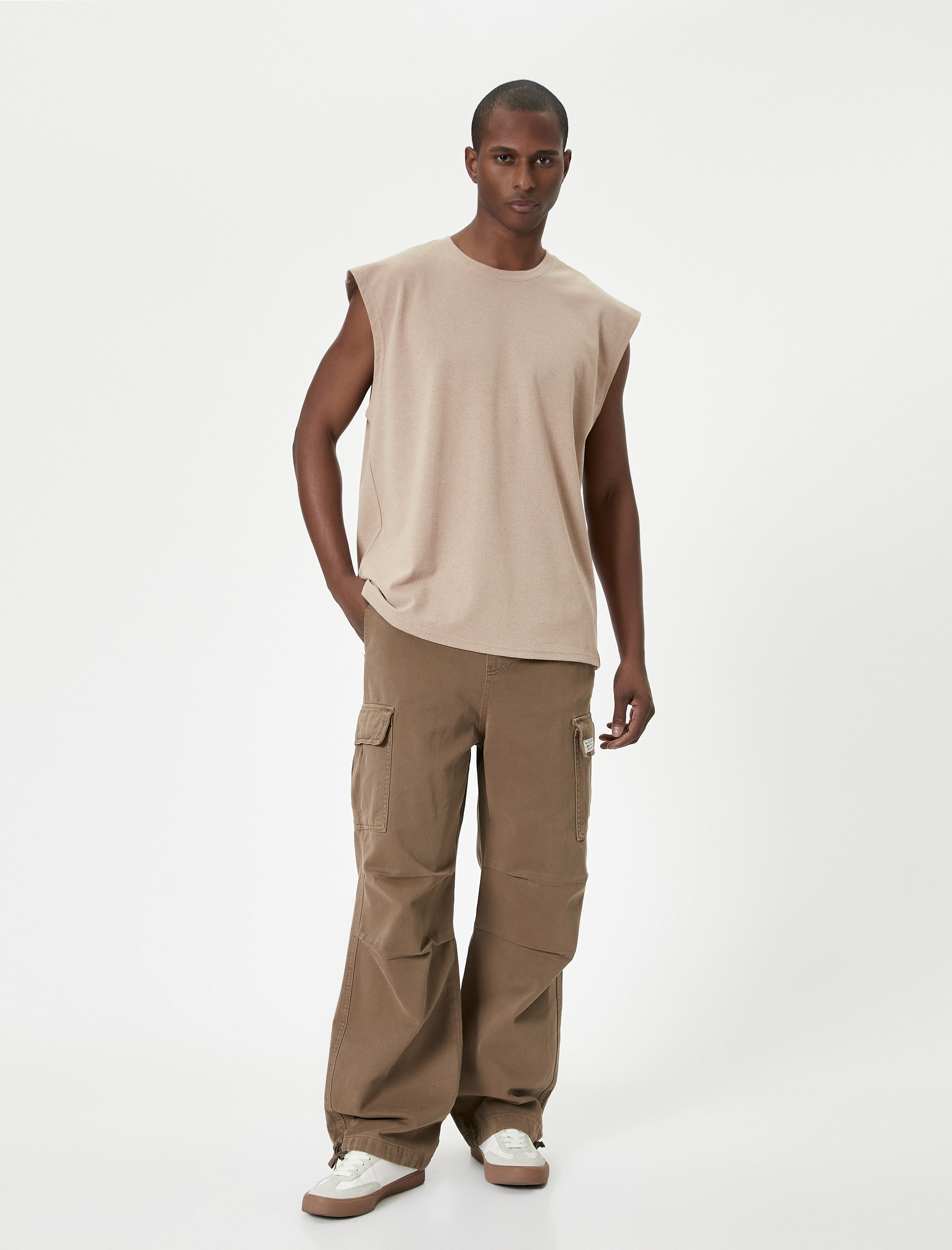   Basic Kolsuz Tişört Bisiklet Yaka Etiket Detaylı