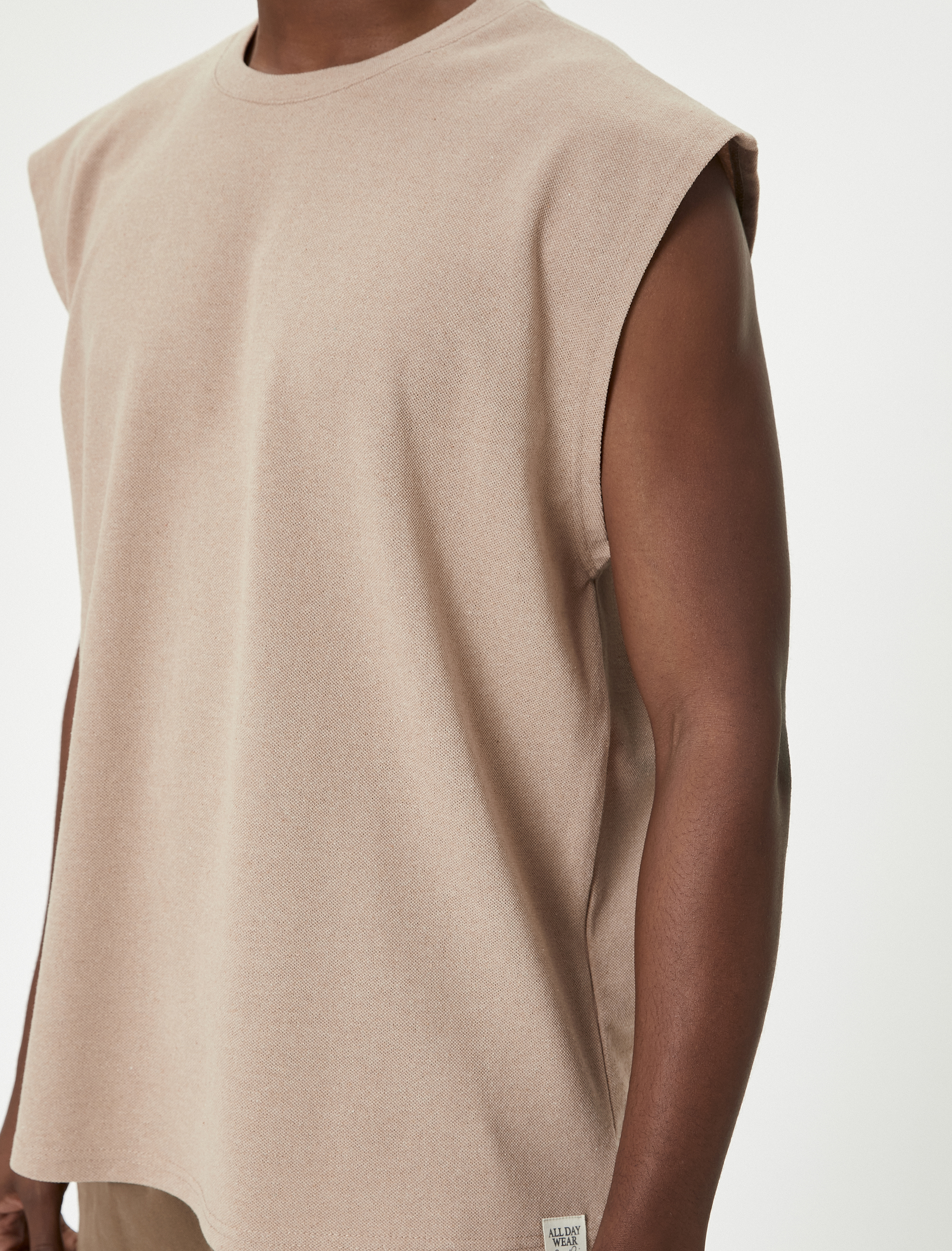   Basic Kolsuz Tişört Bisiklet Yaka Etiket Detaylı