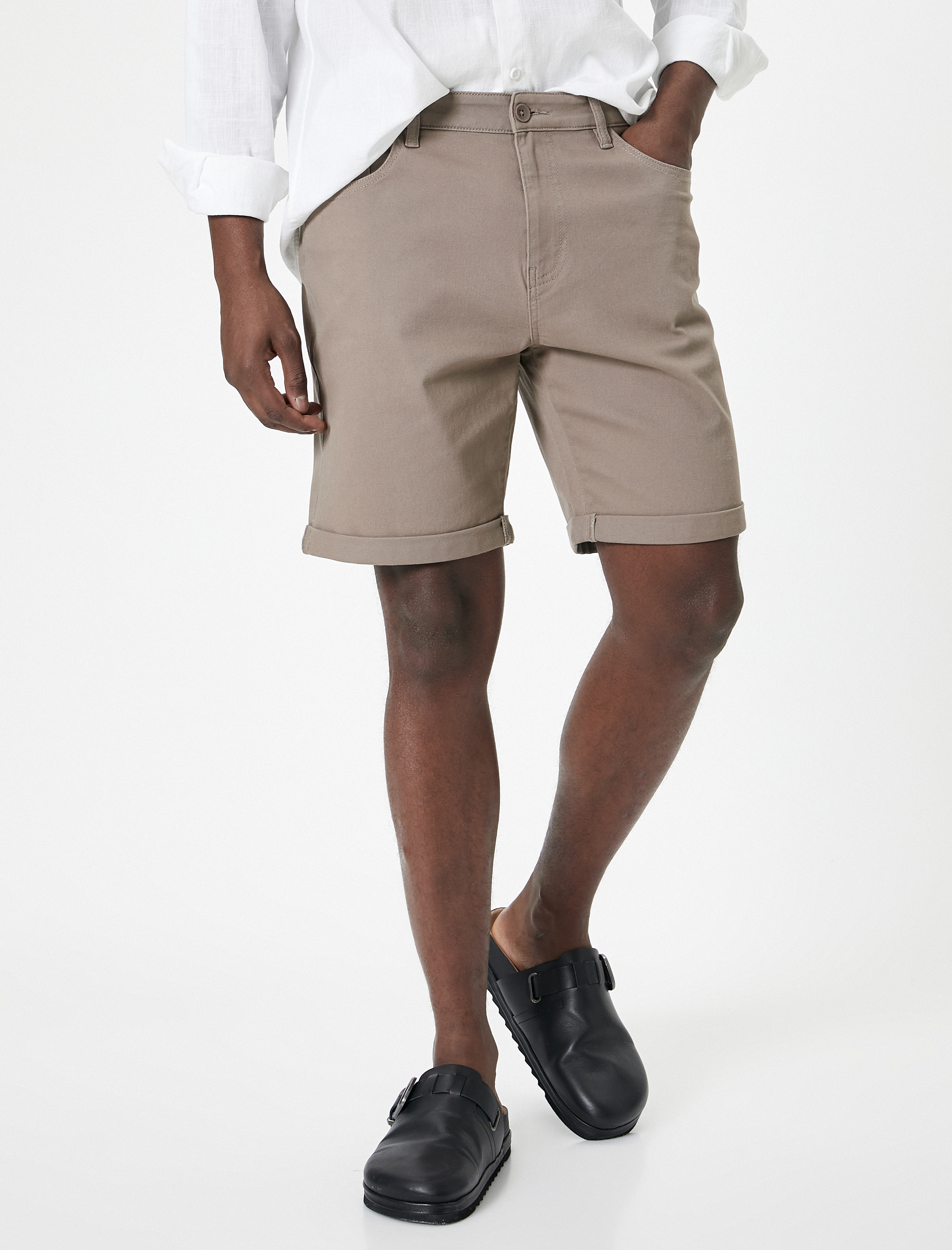   Kumaş Şort Slim Fit Chino Düğmeli Katlı Paça Cep Detaylı