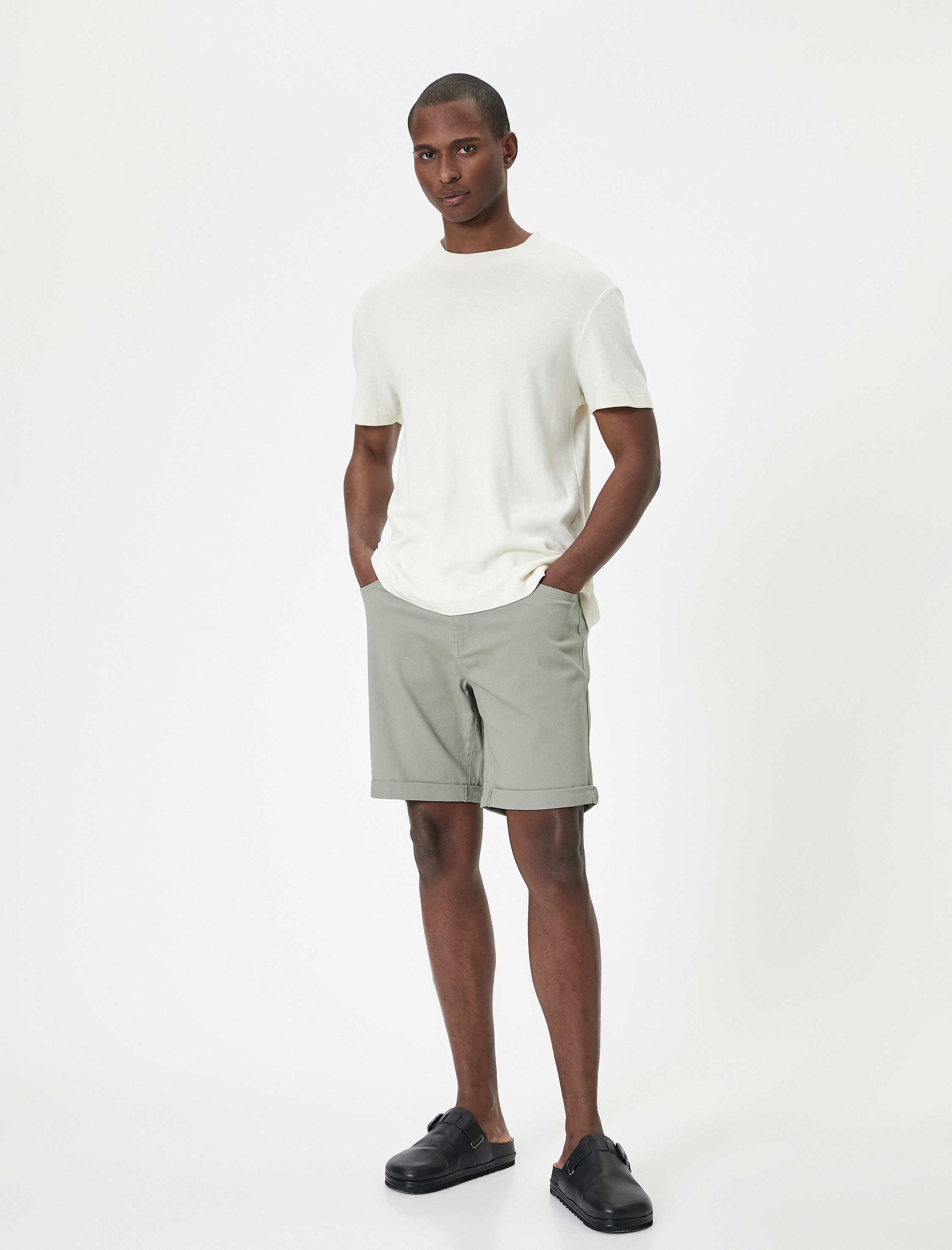   Kumaş Şort Slim Fit Chino Düğmeli Katlı Paça Cep Detaylı