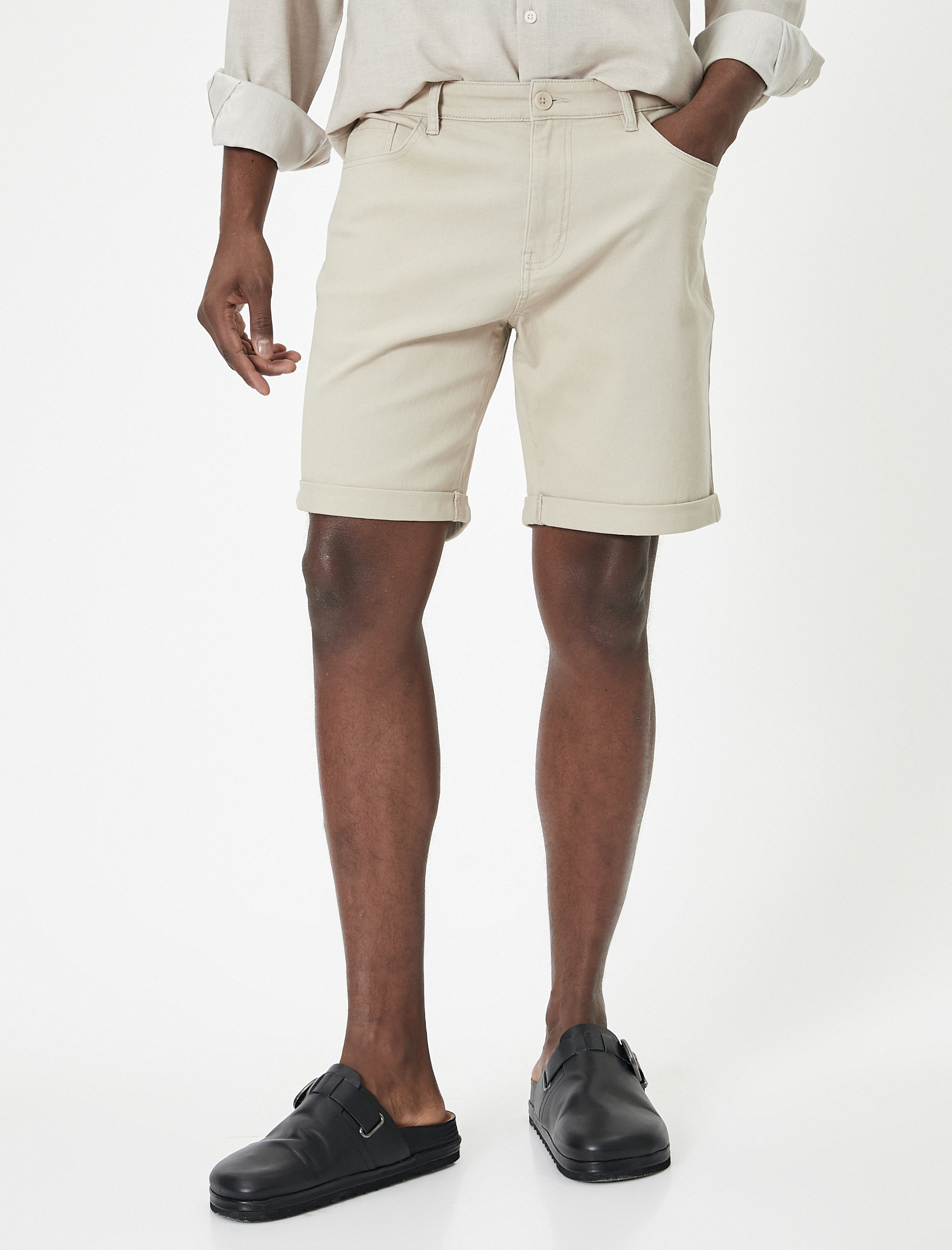   Kumaş Şort Slim Fit Chino Düğmeli Katlı Paça Cep Detaylı