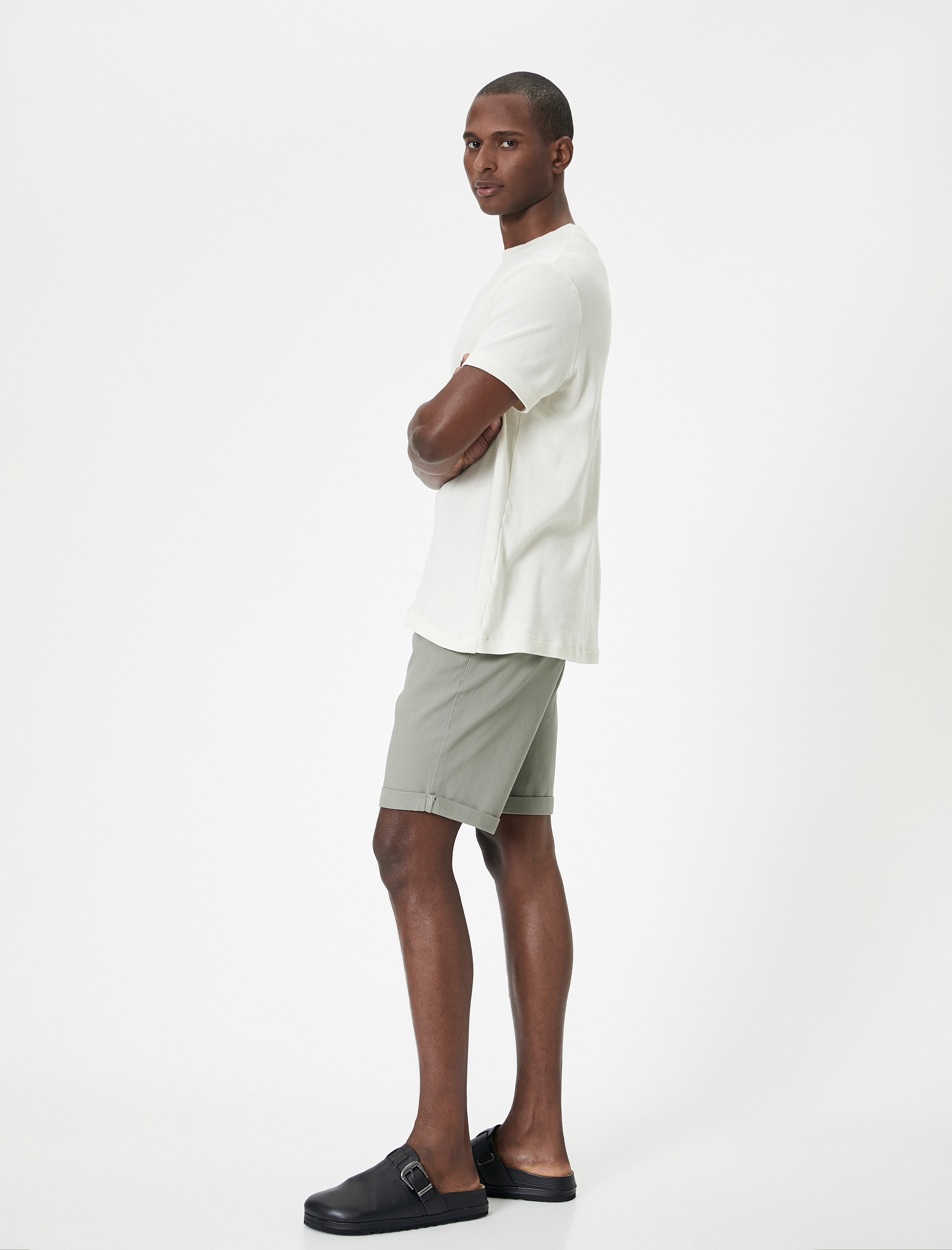   Kumaş Şort Slim Fit Chino Düğmeli Katlı Paça Cep Detaylı