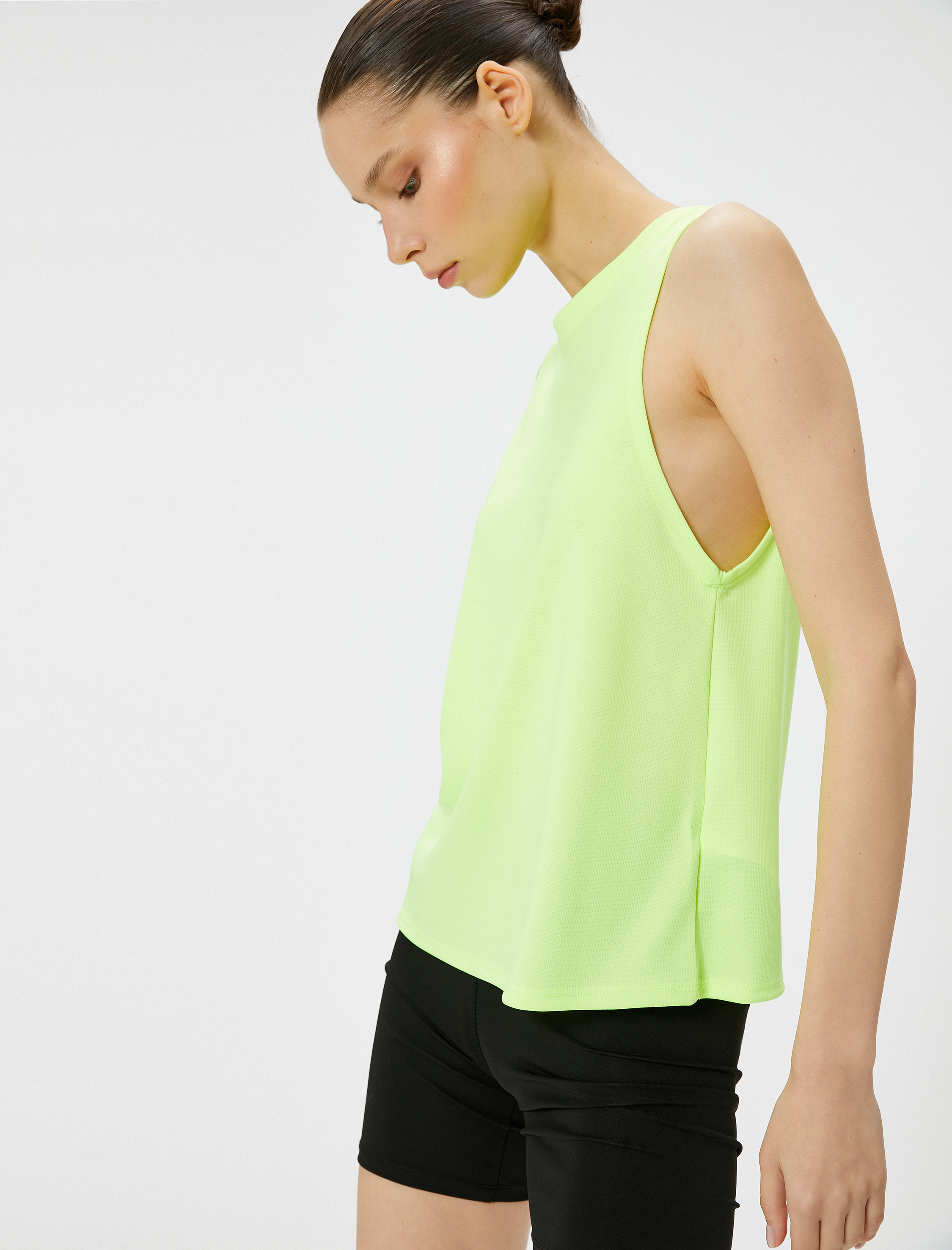   Arkası Pencere Detaylı Spor Atlet Bisiklet Yaka Rahat Kalıp