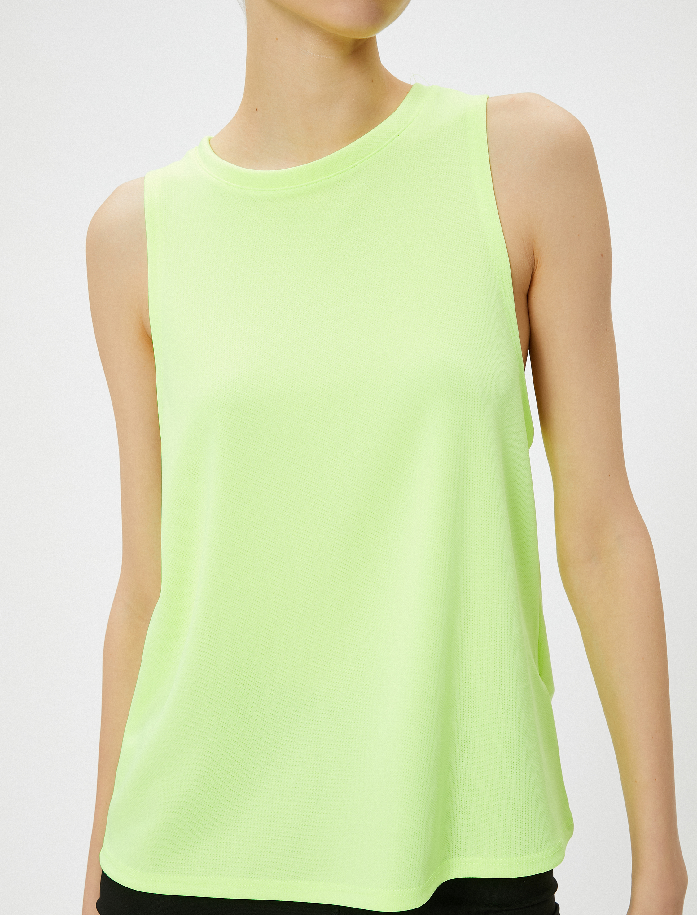   Arkası Pencere Detaylı Spor Atlet Bisiklet Yaka Rahat Kalıp