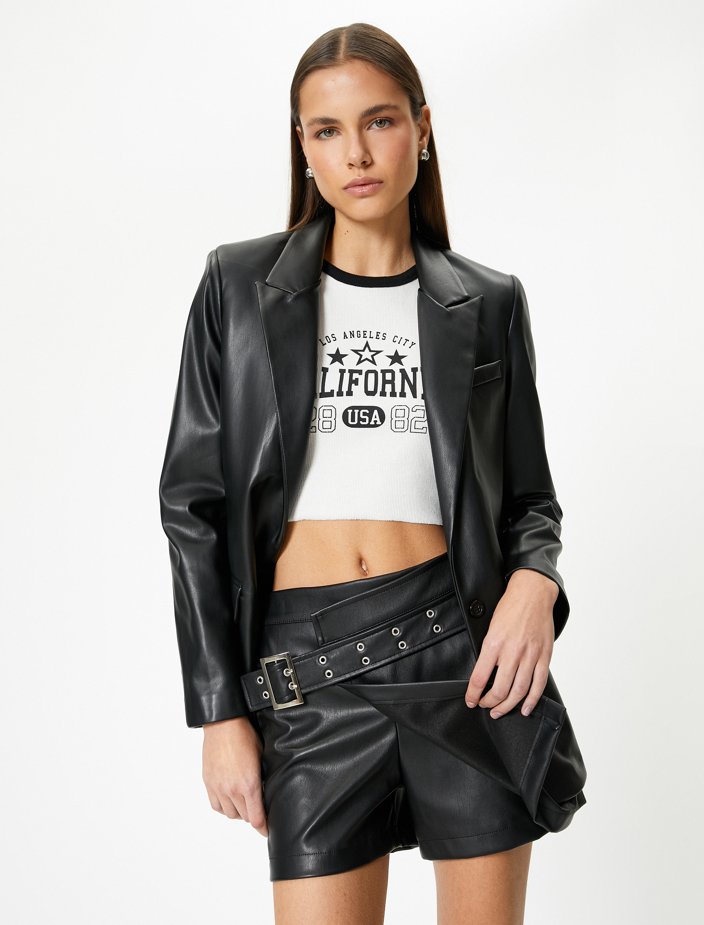   Suni Deri Mini Şort Etek Kruvaze Asimetrik Kemer Detaylı