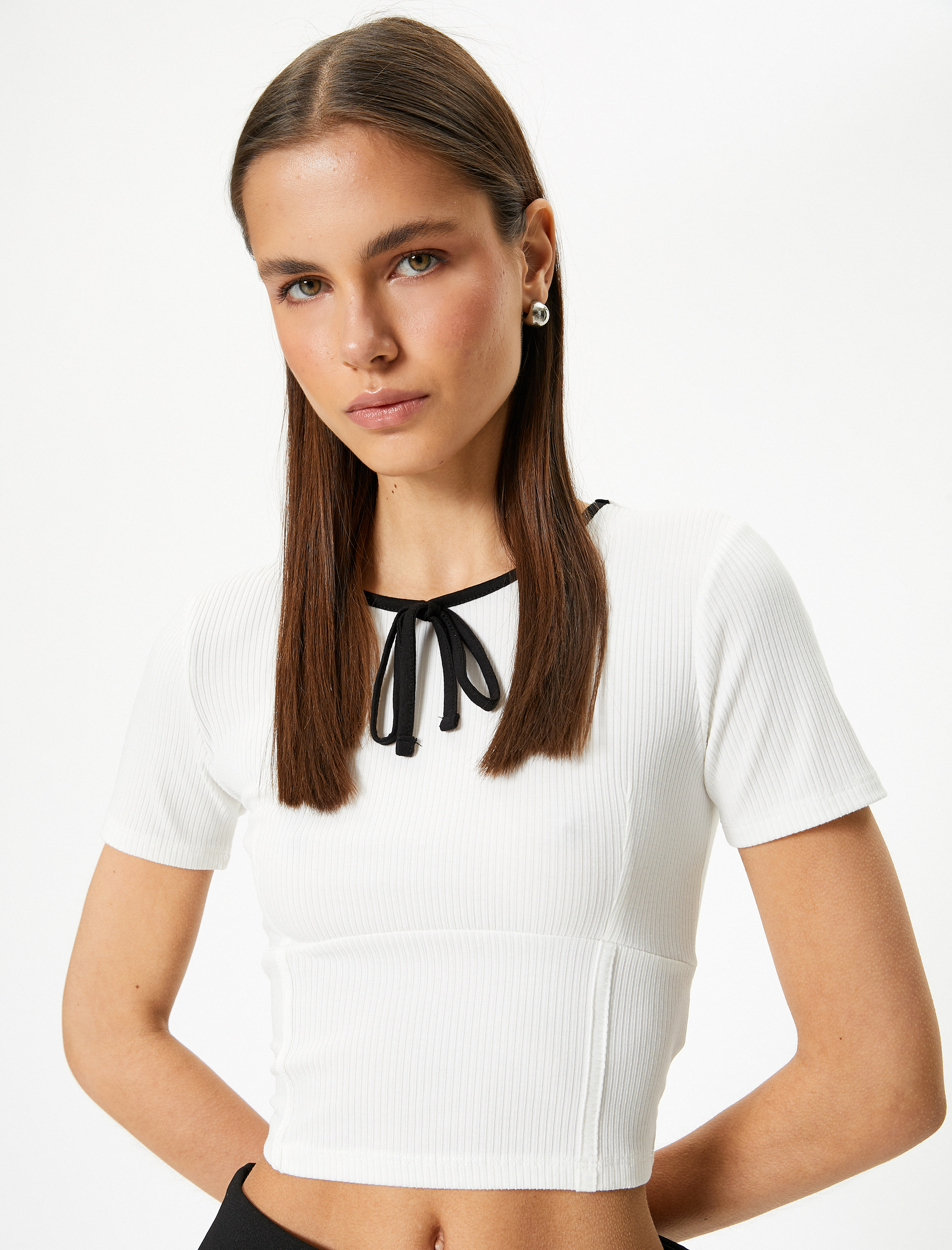   Fiyonklu Crop Tişört Kısa Kollu Bisiklet Yaka