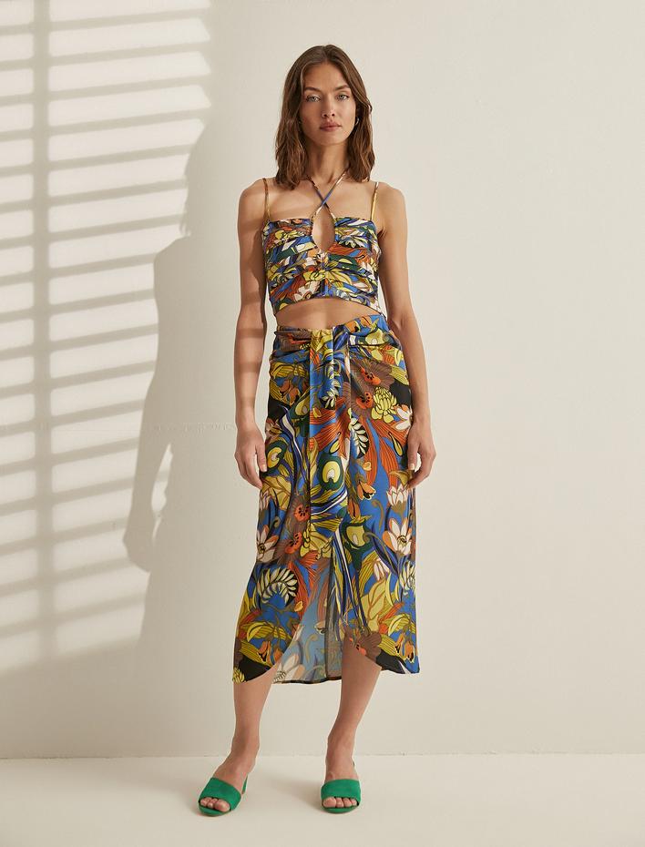  Melis Ağazat X Koton - Boyundan Bağlamalı Pencere Detaylı Desenli Atlet