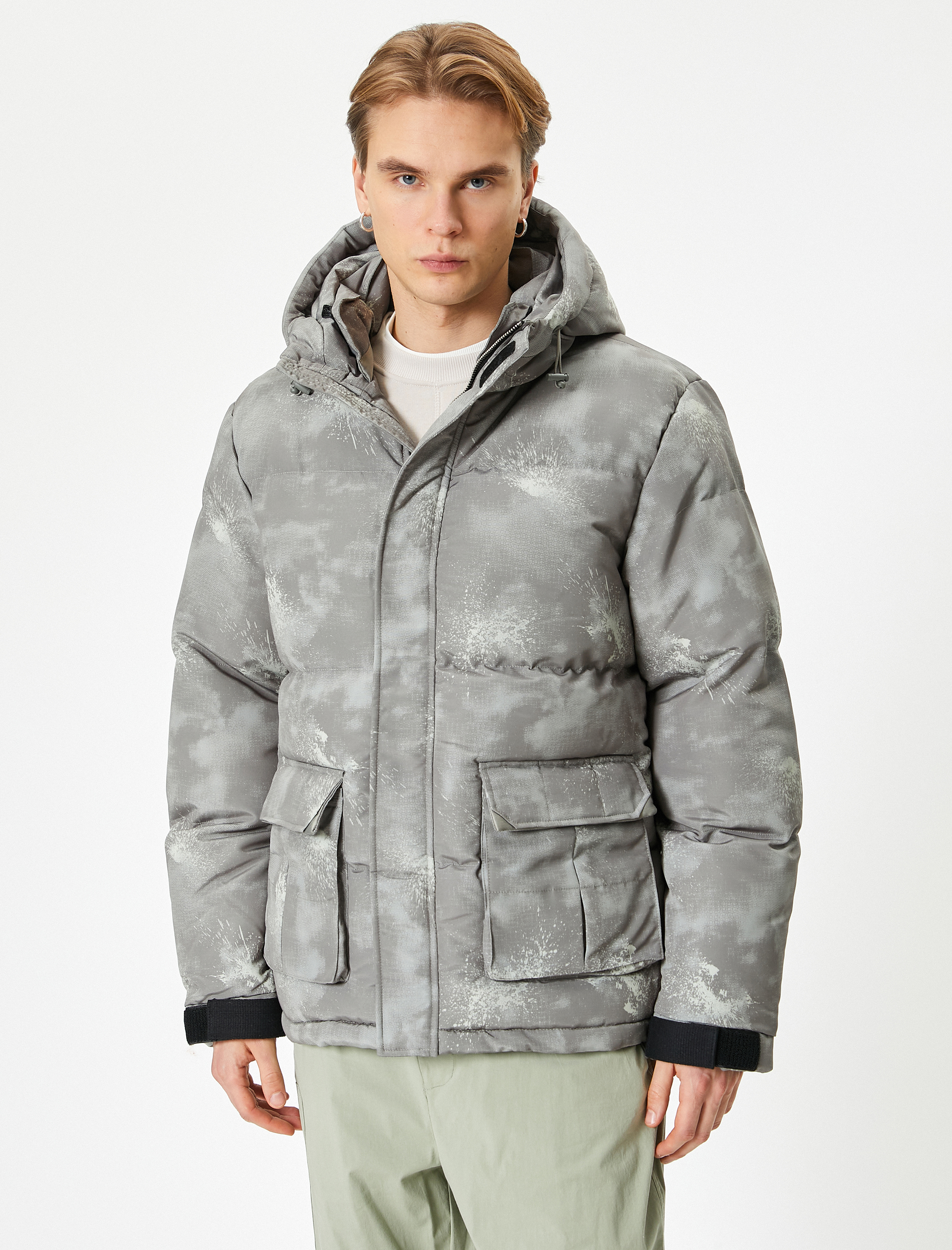   Şişme Mont Kapşonlu Cep Detaylı Fermuarlı Soyut Baskılı