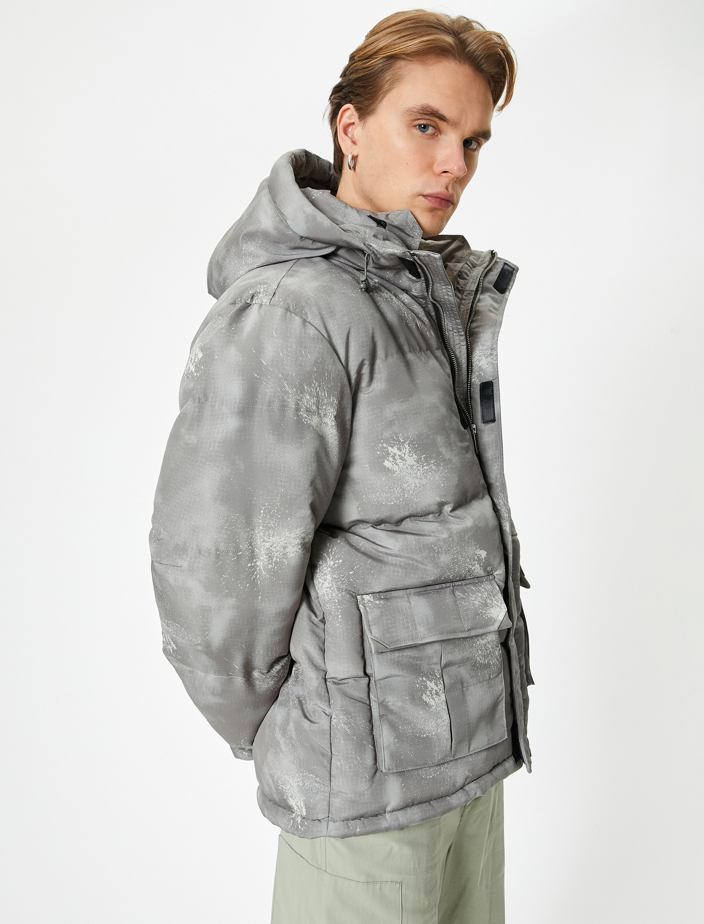   Şişme Mont Kapşonlu Cep Detaylı Fermuarlı Soyut Baskılı