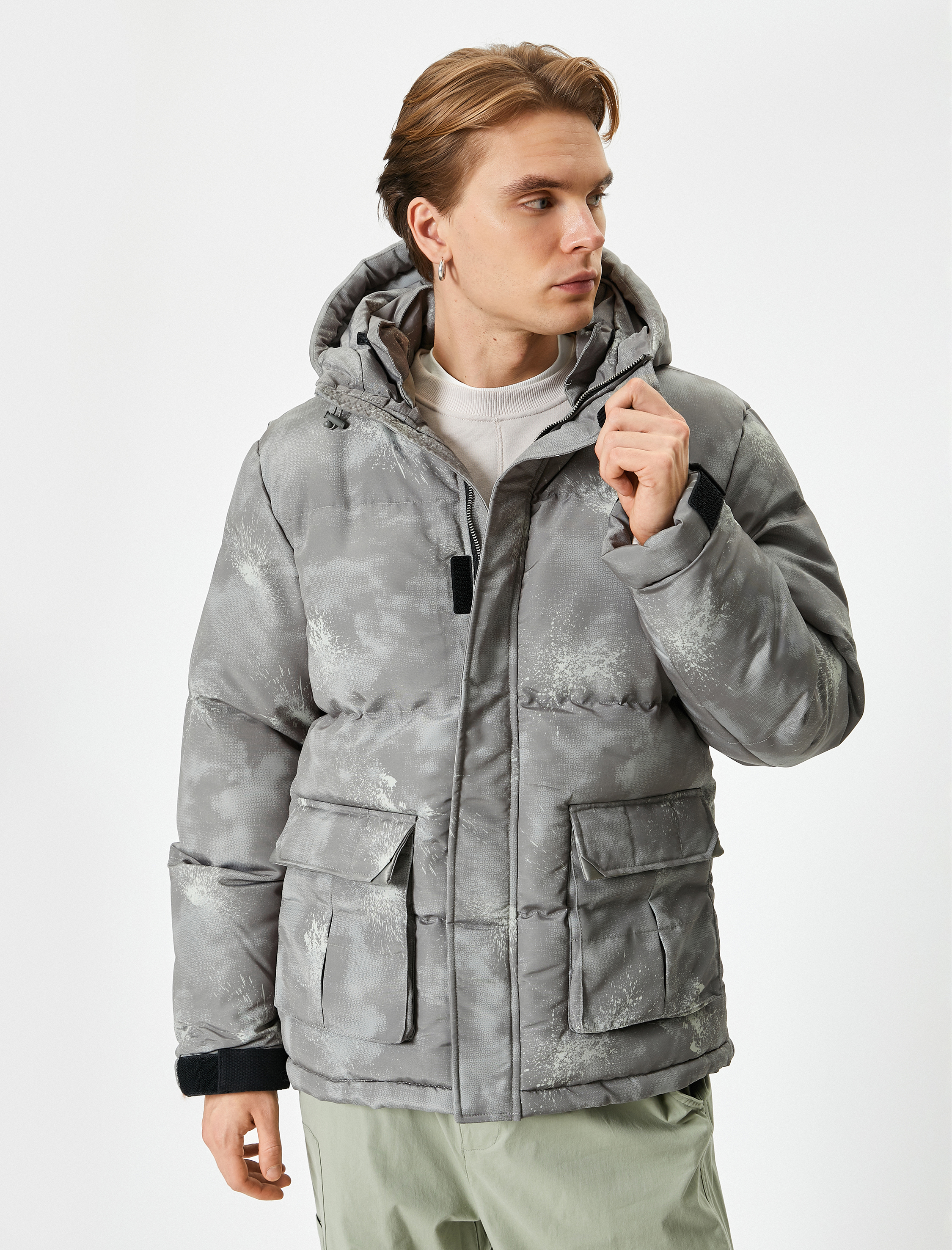   Şişme Mont Kapşonlu Cep Detaylı Fermuarlı Soyut Baskılı