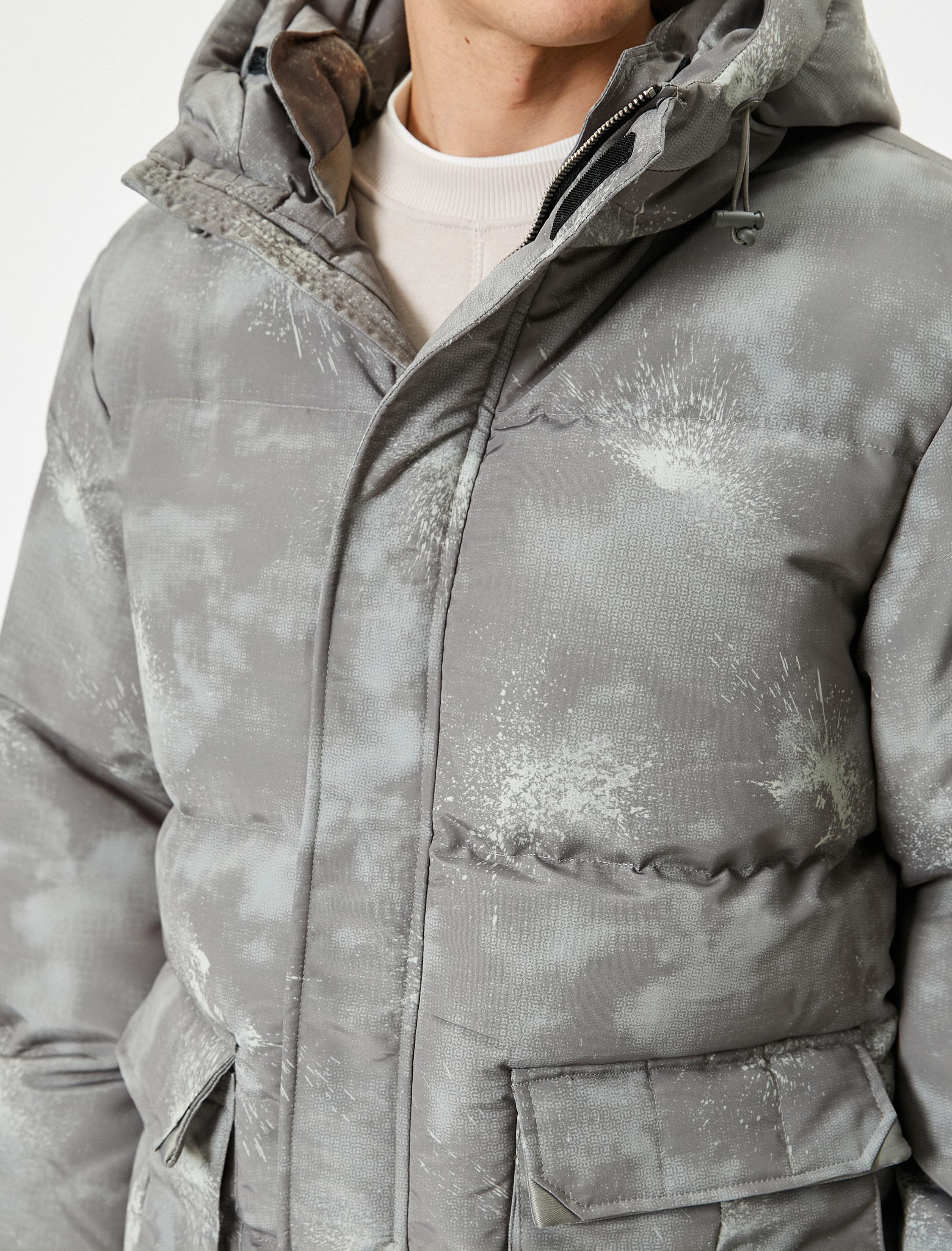   Şişme Mont Kapşonlu Cep Detaylı Fermuarlı Soyut Baskılı