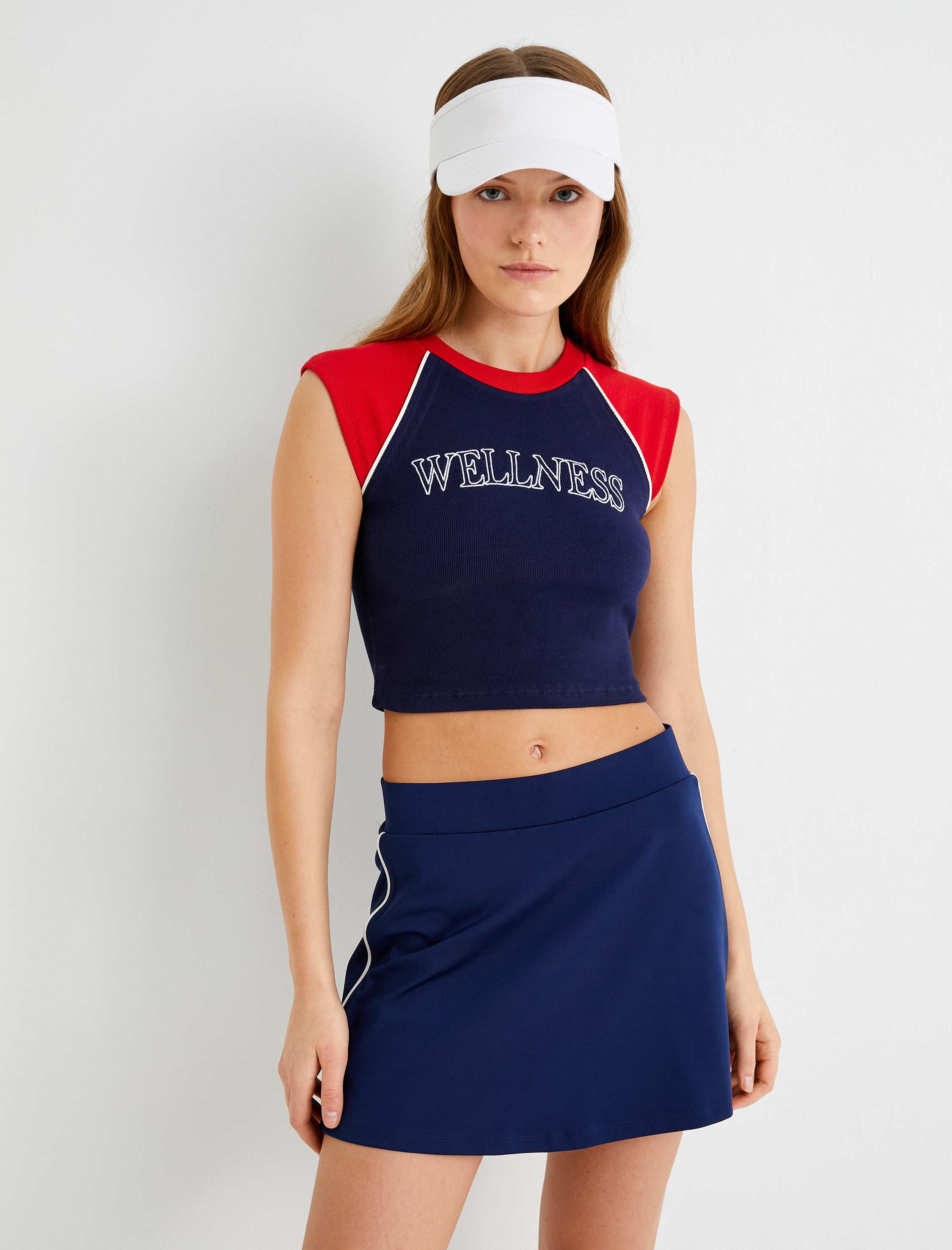   Spor Kolsuz Crop Tişört Renk Bloklu Yuvarlak Yaka Baskılı Ribanalı Slim Fit